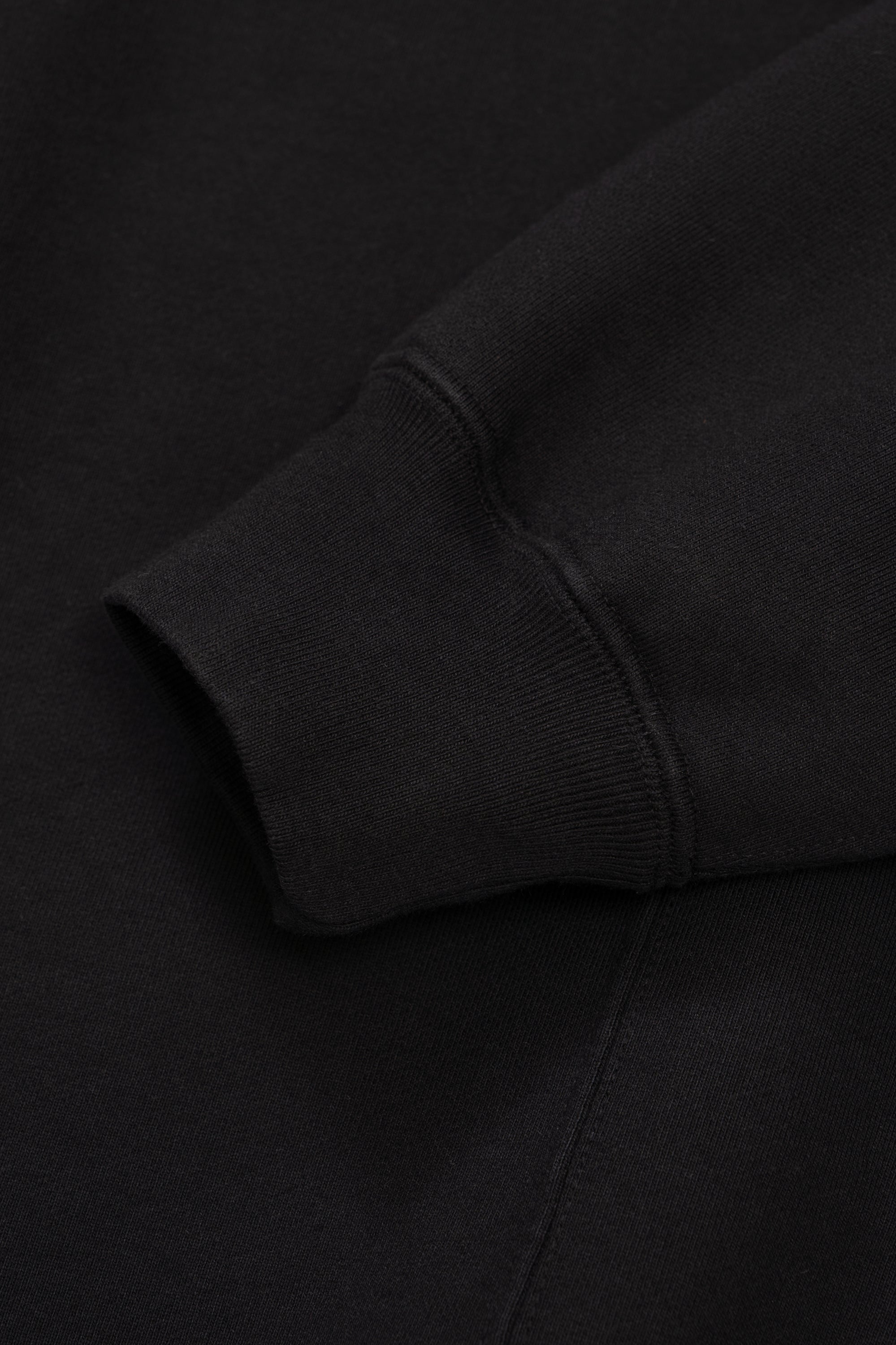 Cuff detail of LW620 Heavy Gusset Crewneck in Black