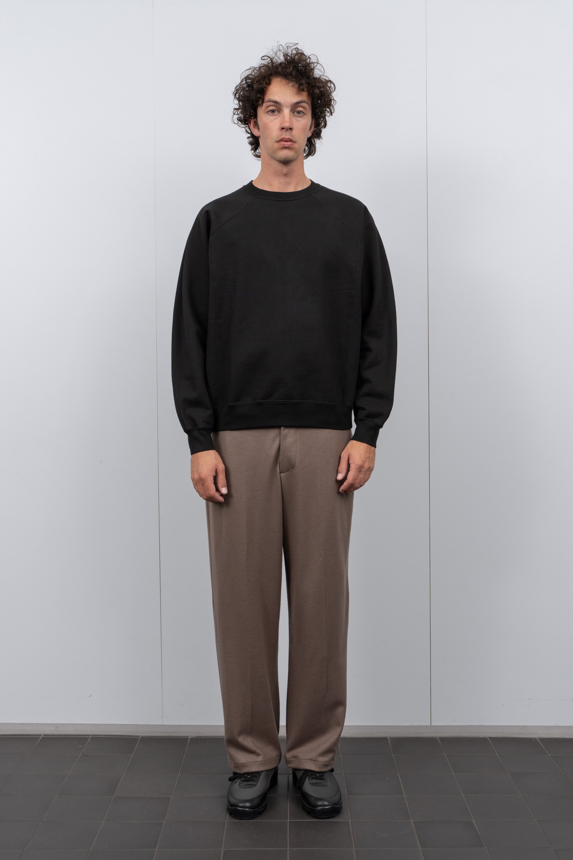LW620 Heavy Gusset Crewneck in Black on a model