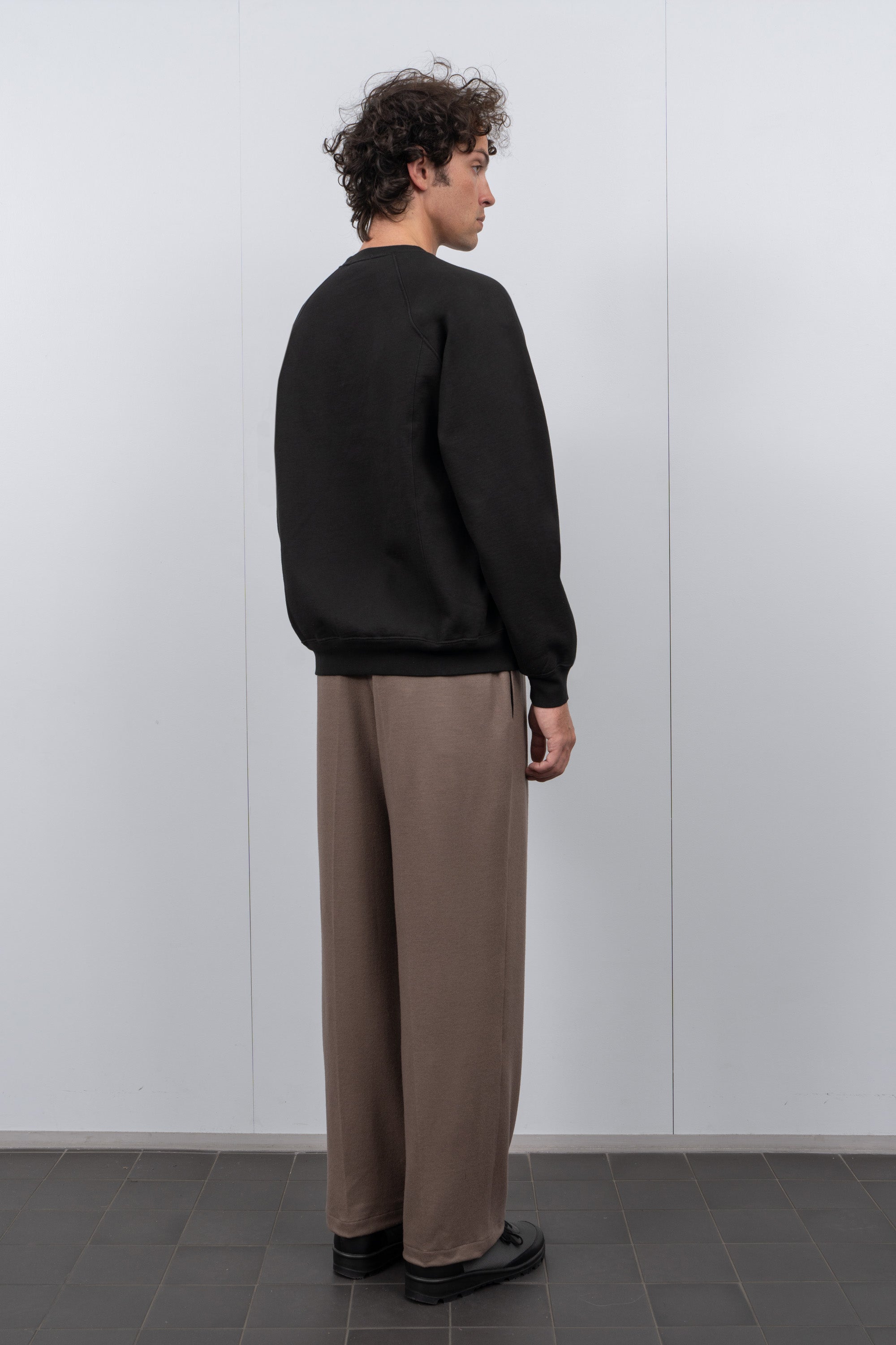 LW620 Heavy Gusset Crewneck in Black on a model