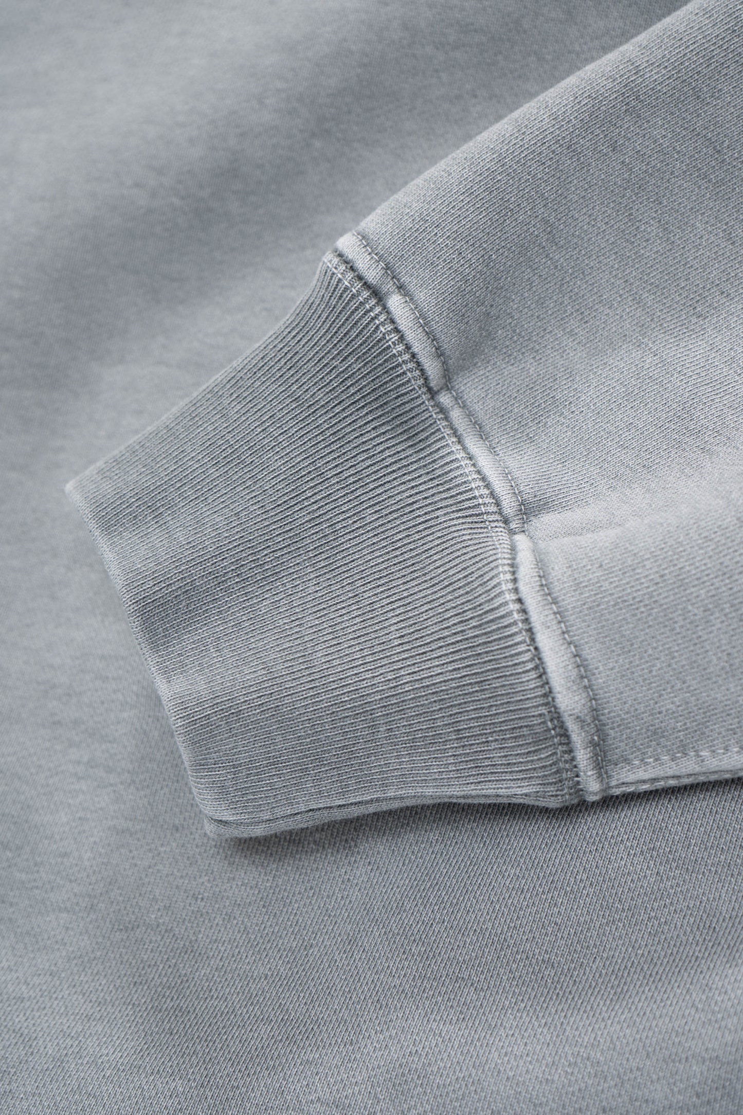 Close-up of cuff of LW620 Heavy Gusset Crewnenck in pigment kelp