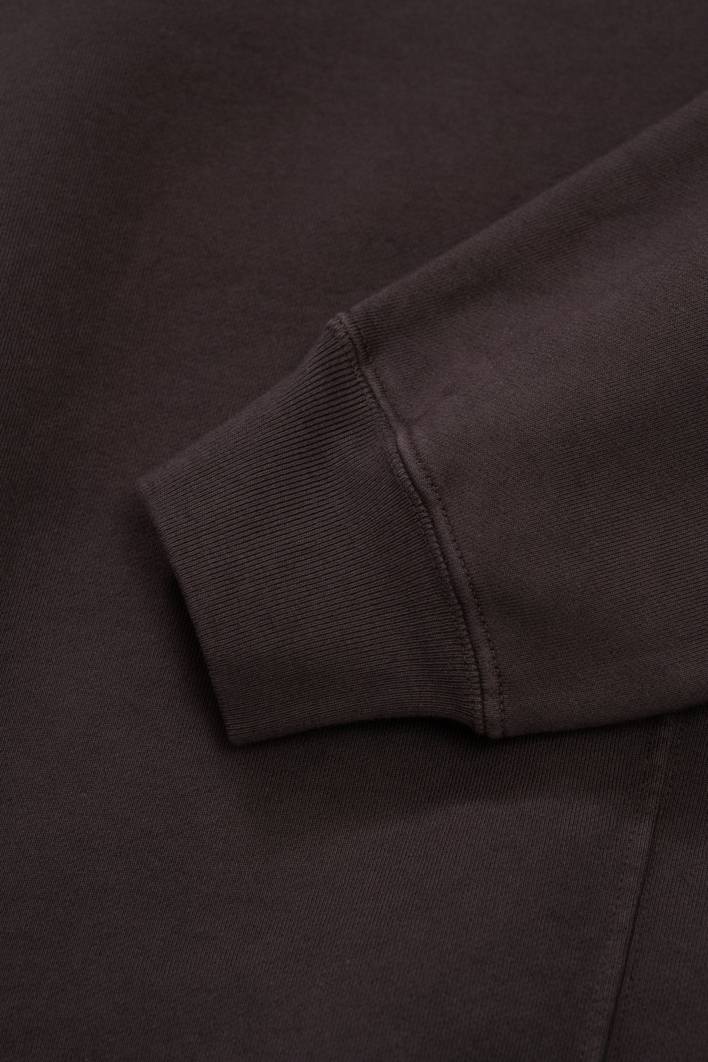 Hem detail of LW620 Heavy Gusset Crewneck in Tire Black