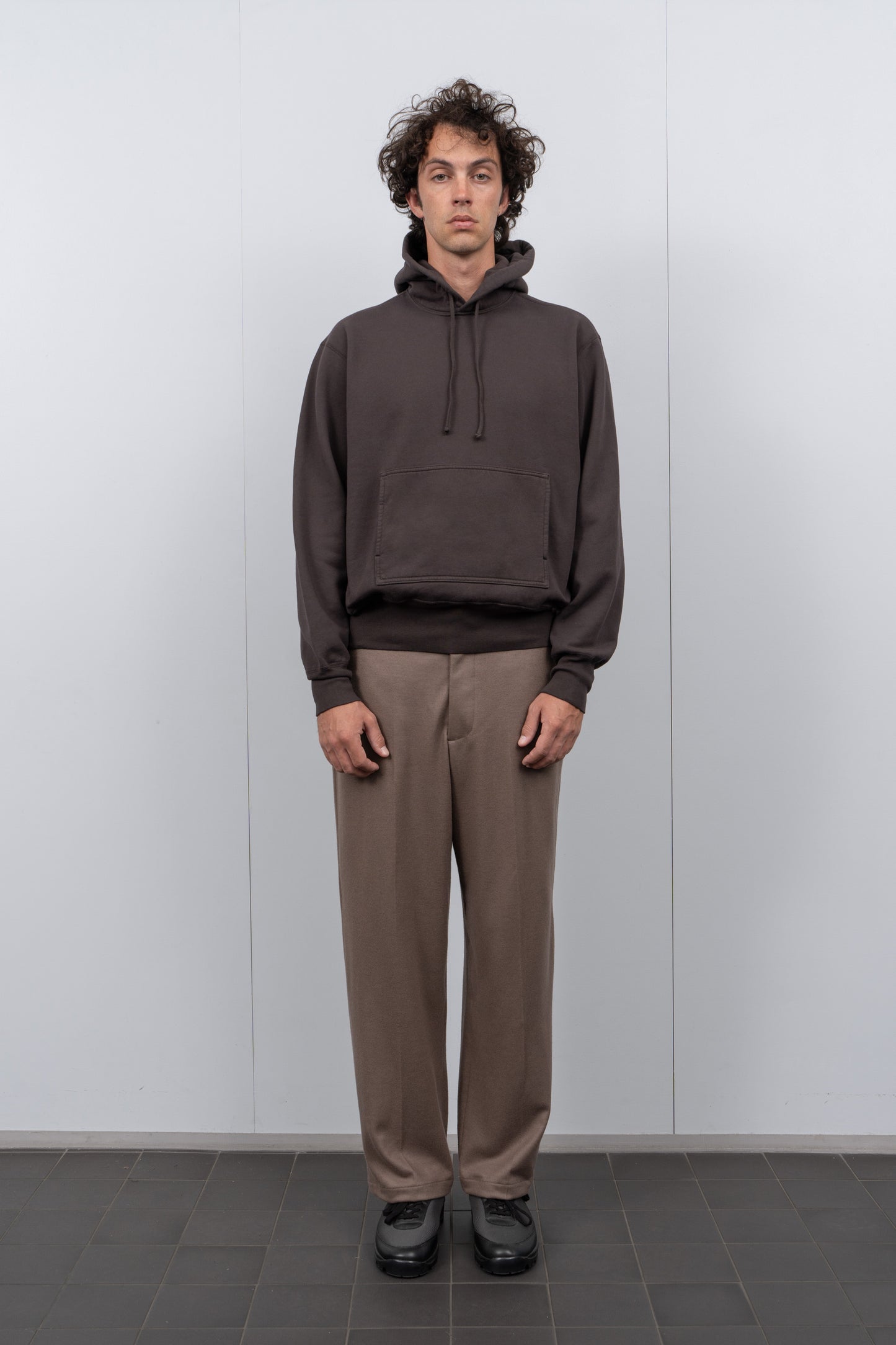 LW622 LWC Hoodie in Tire Black on a model