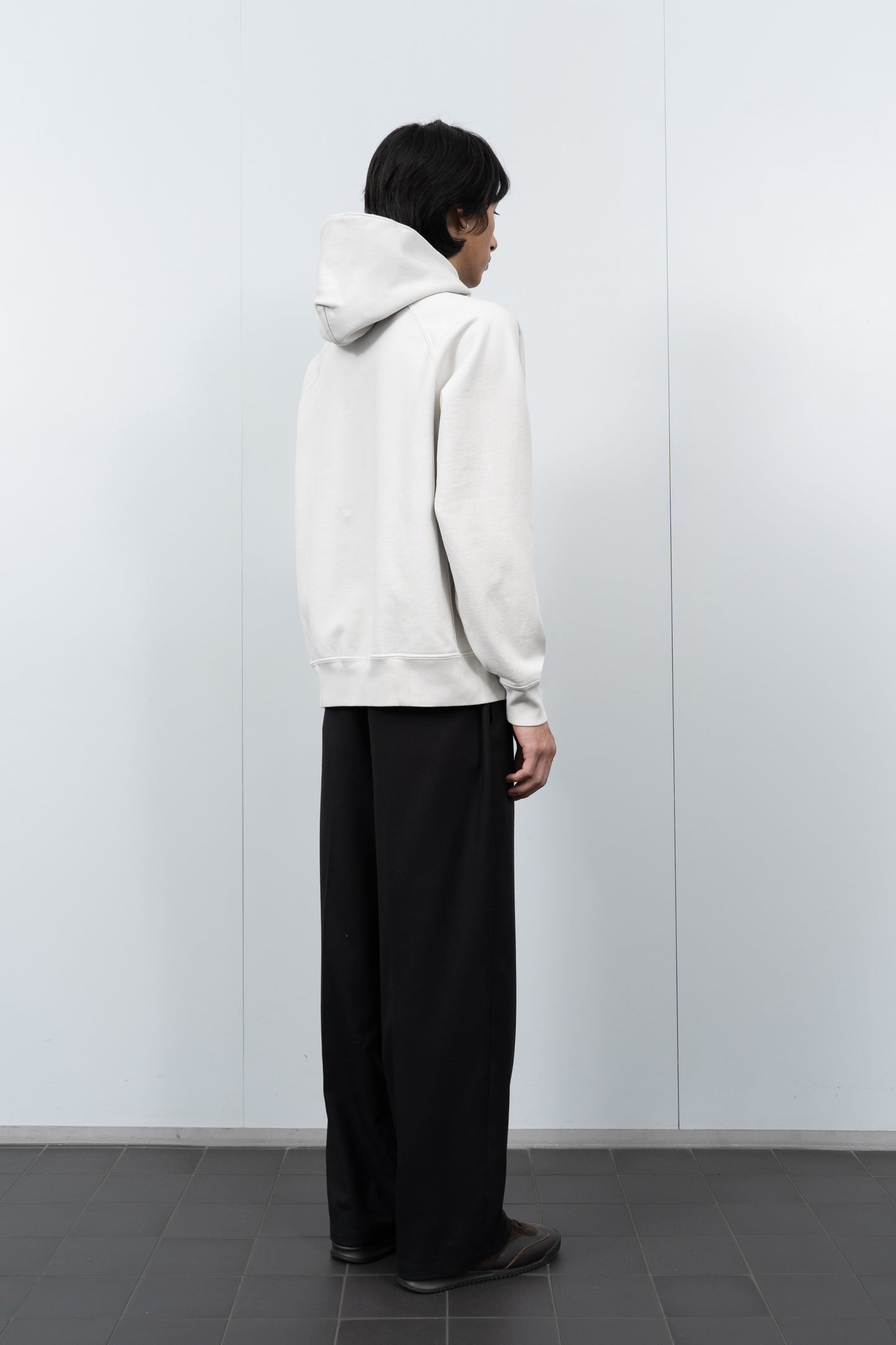 LW680 Super Weighted Hoodie in Off White on a model