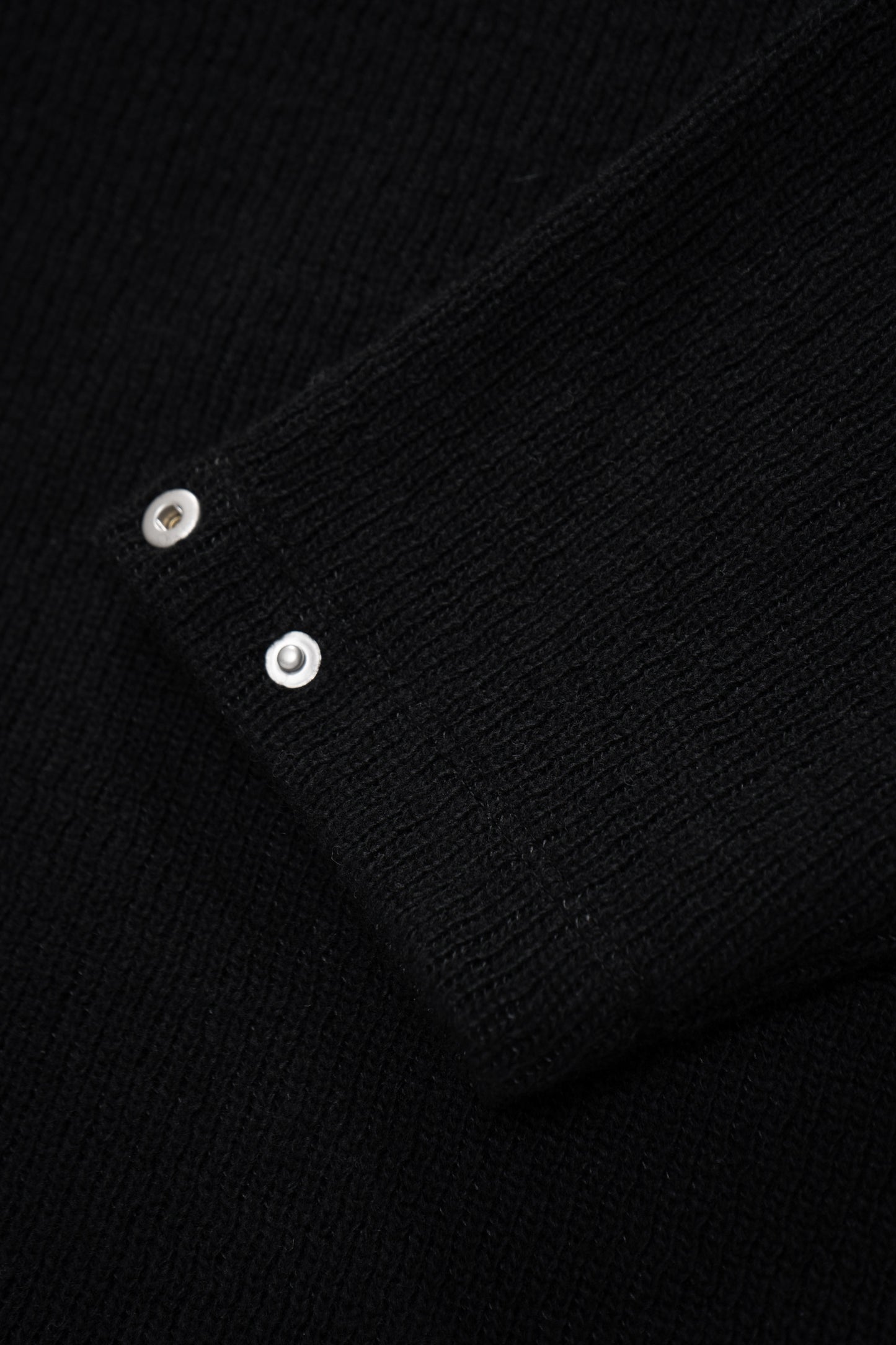 Close-up of rear waist of LW770CW V Neck Snap Sweater, showing snaps