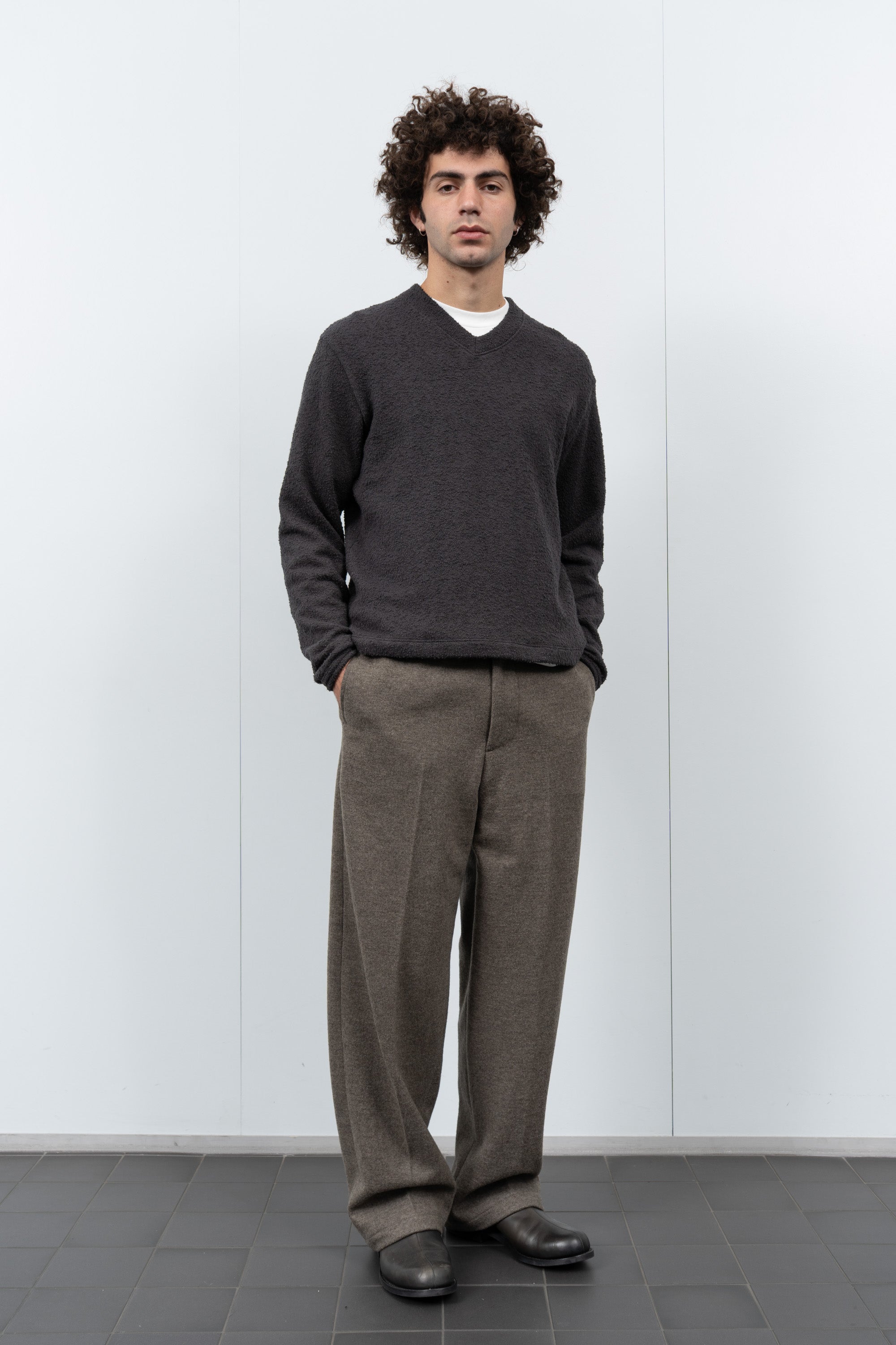 TEDDY HIGH V-NECK - SHADOW