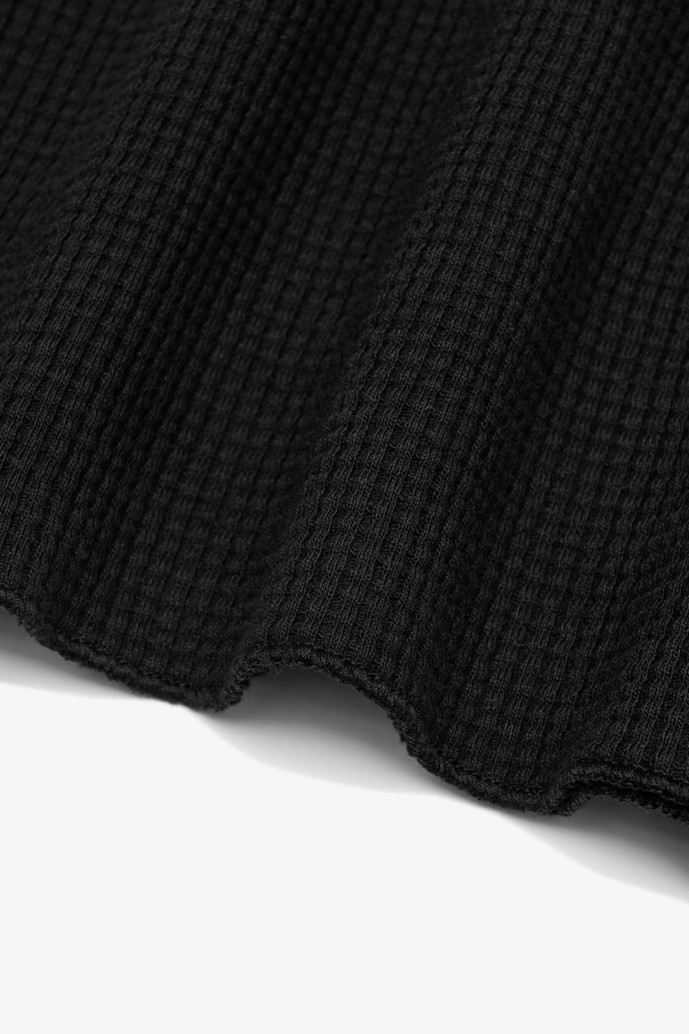 Fabric ripple detail of LW217 Raglan Thermal in Black