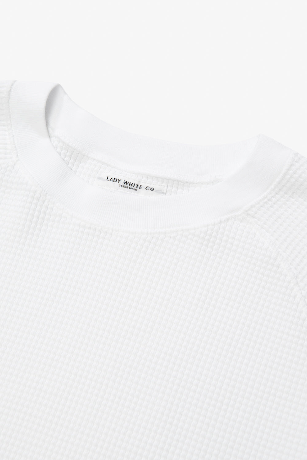 Collar detail of LW217 Raglan Thermal in White