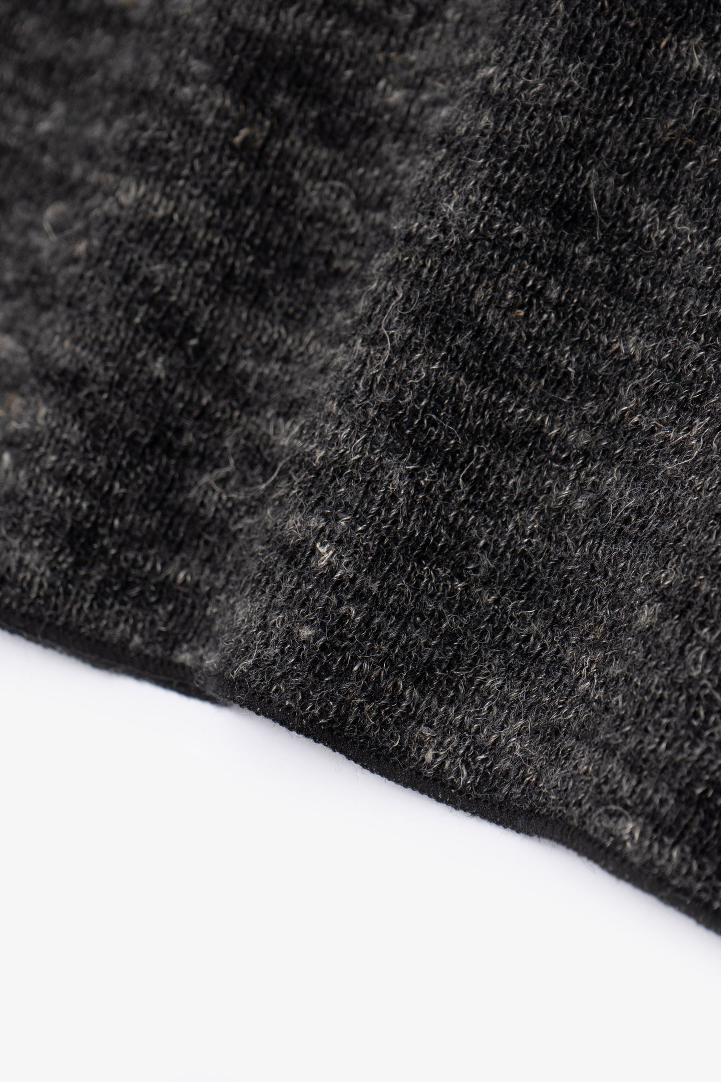 LINEN WOOL V-NECK - BLACK MELANGE