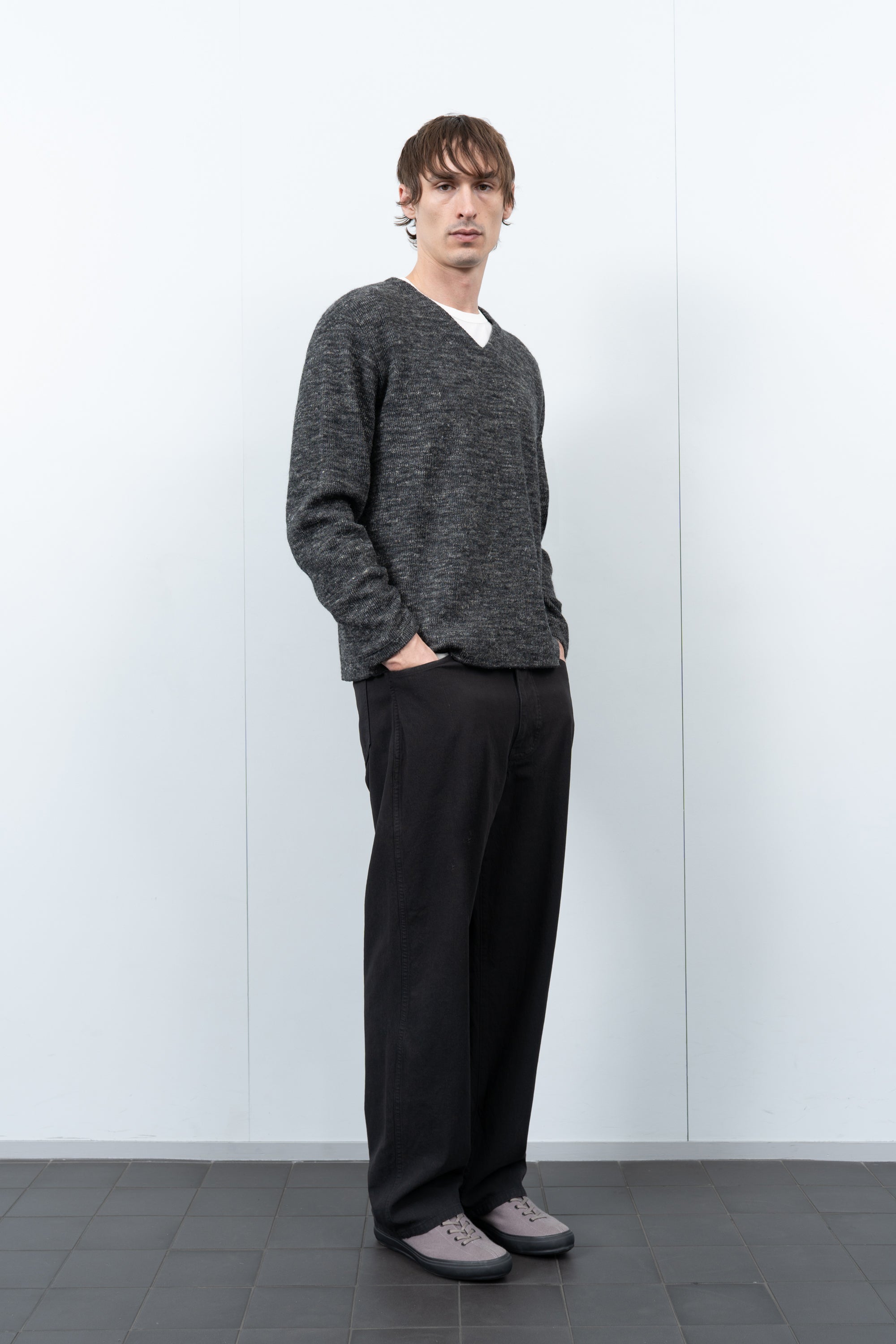 LINEN WOOL V-NECK - BLACK MELANGE