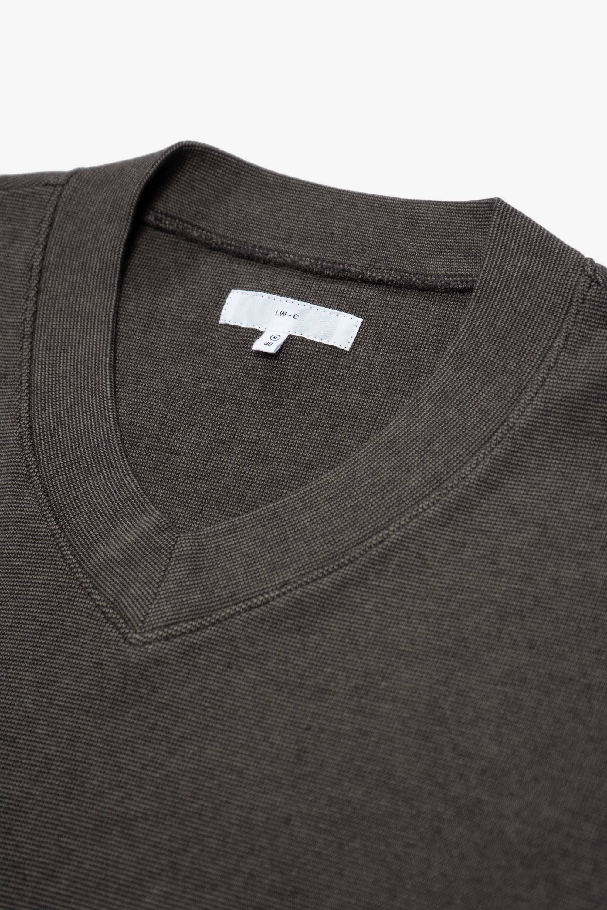 HIGH V-NECK T-SHIRT - ANVIL GREY/BLACK – LADY WHITE CO.