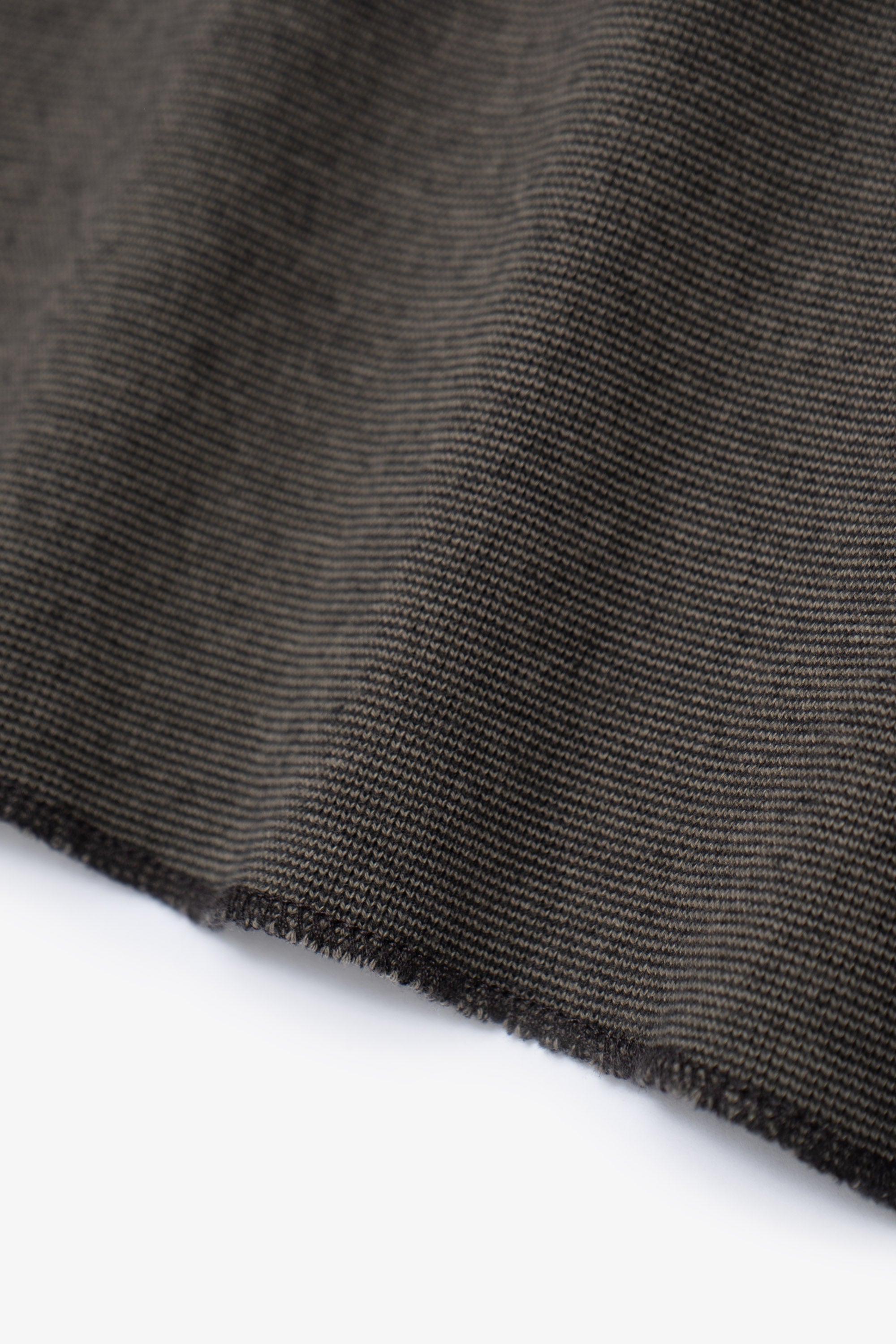 HIGH V-NECK T-SHIRT - ANVIL GREY/BLACK – LADY WHITE CO.