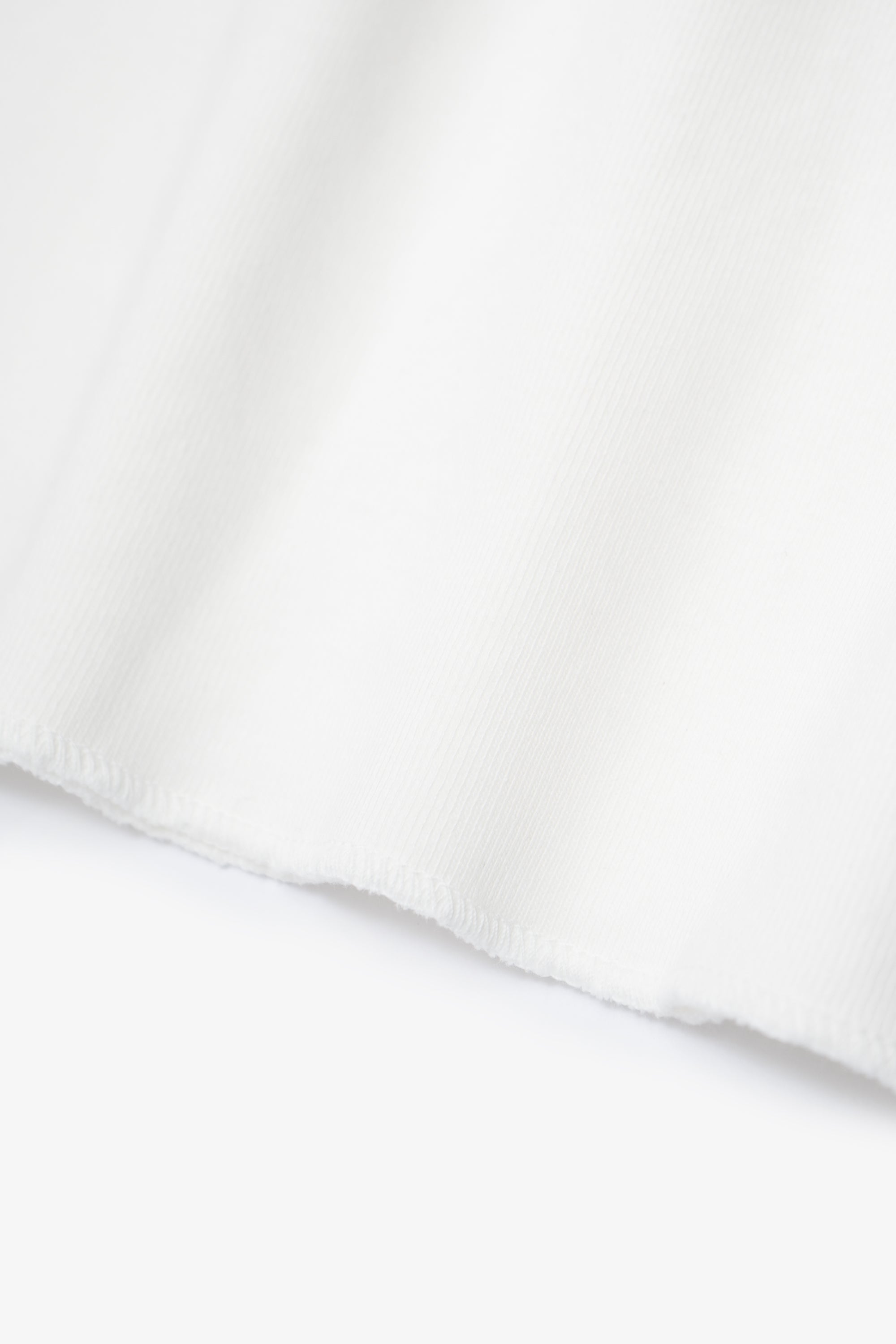 HIGH V-NECK T-SHIRT - WHITE