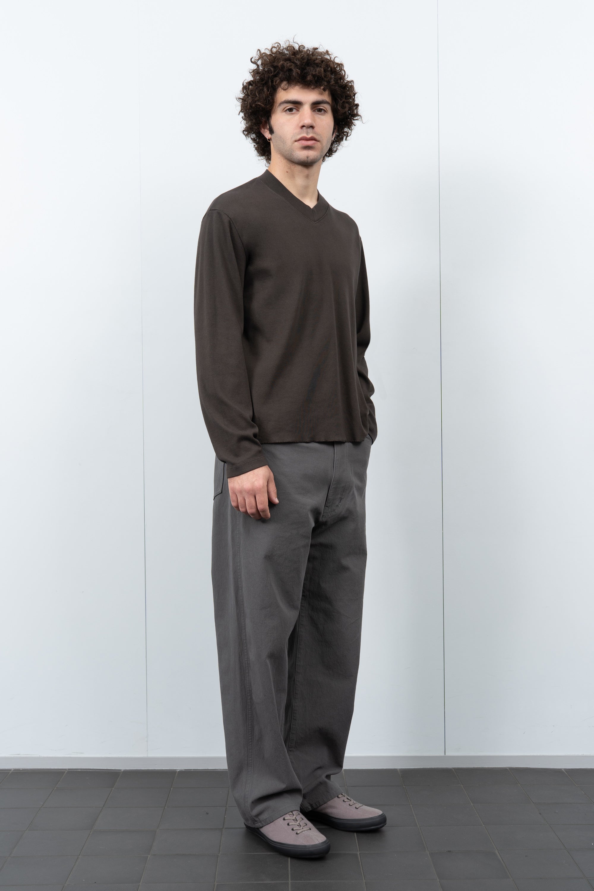 HIGH V-NECK T-SHIRT - TIMBER