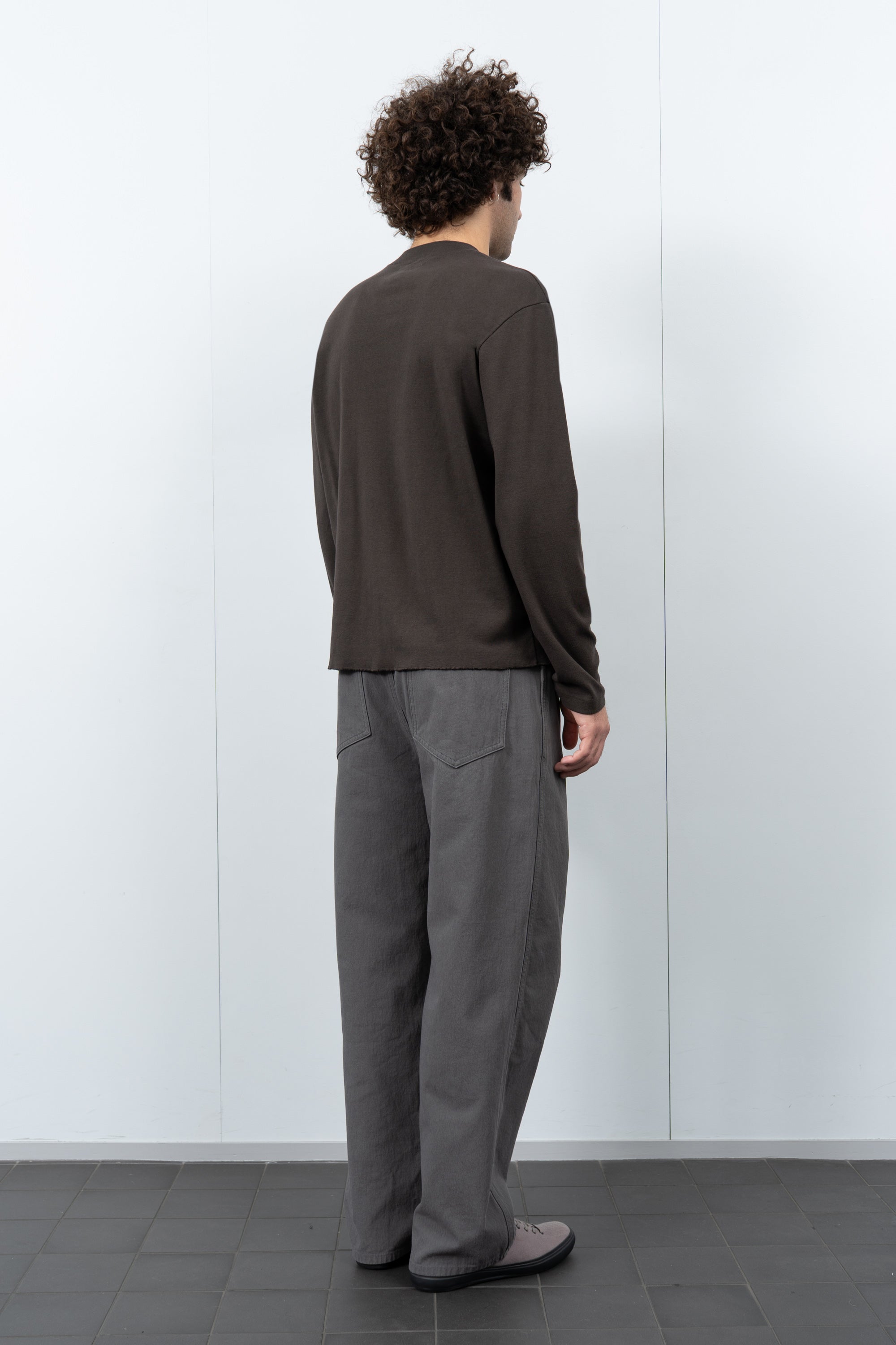 HIGH V-NECK T-SHIRT - TIMBER