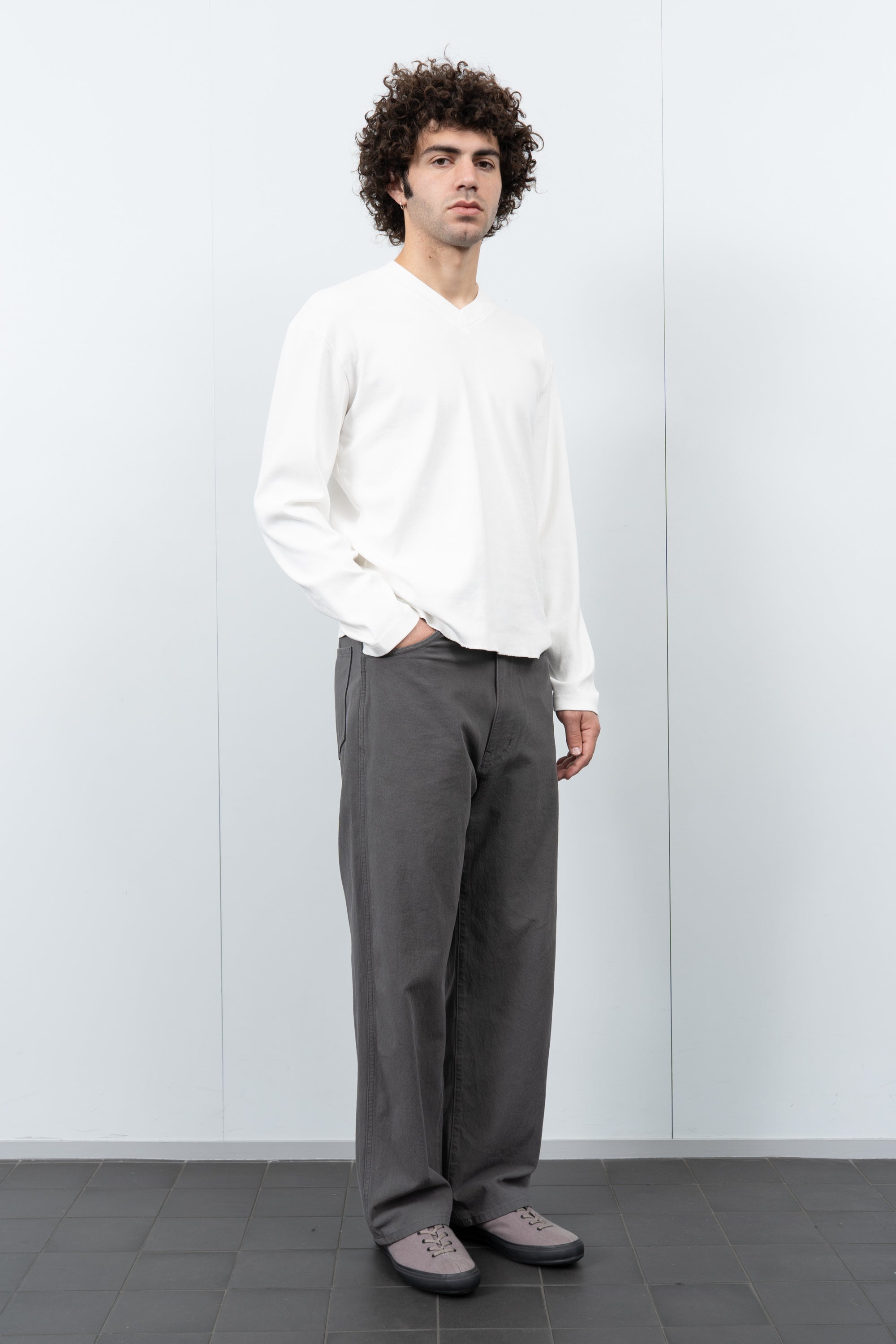 HIGH V-NECK T-SHIRT - WHITE