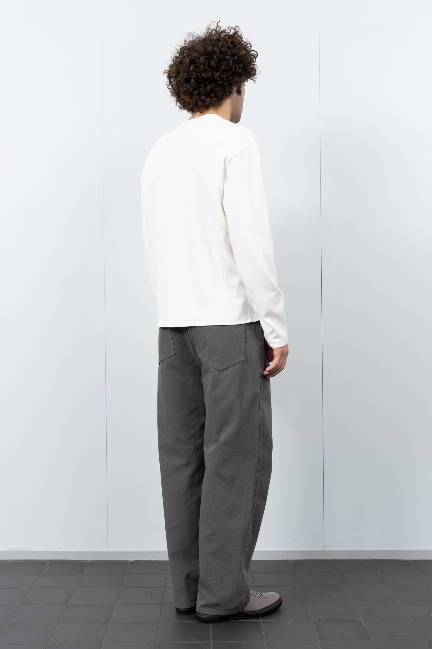 HIGH V-NECK T-SHIRT - WHITE