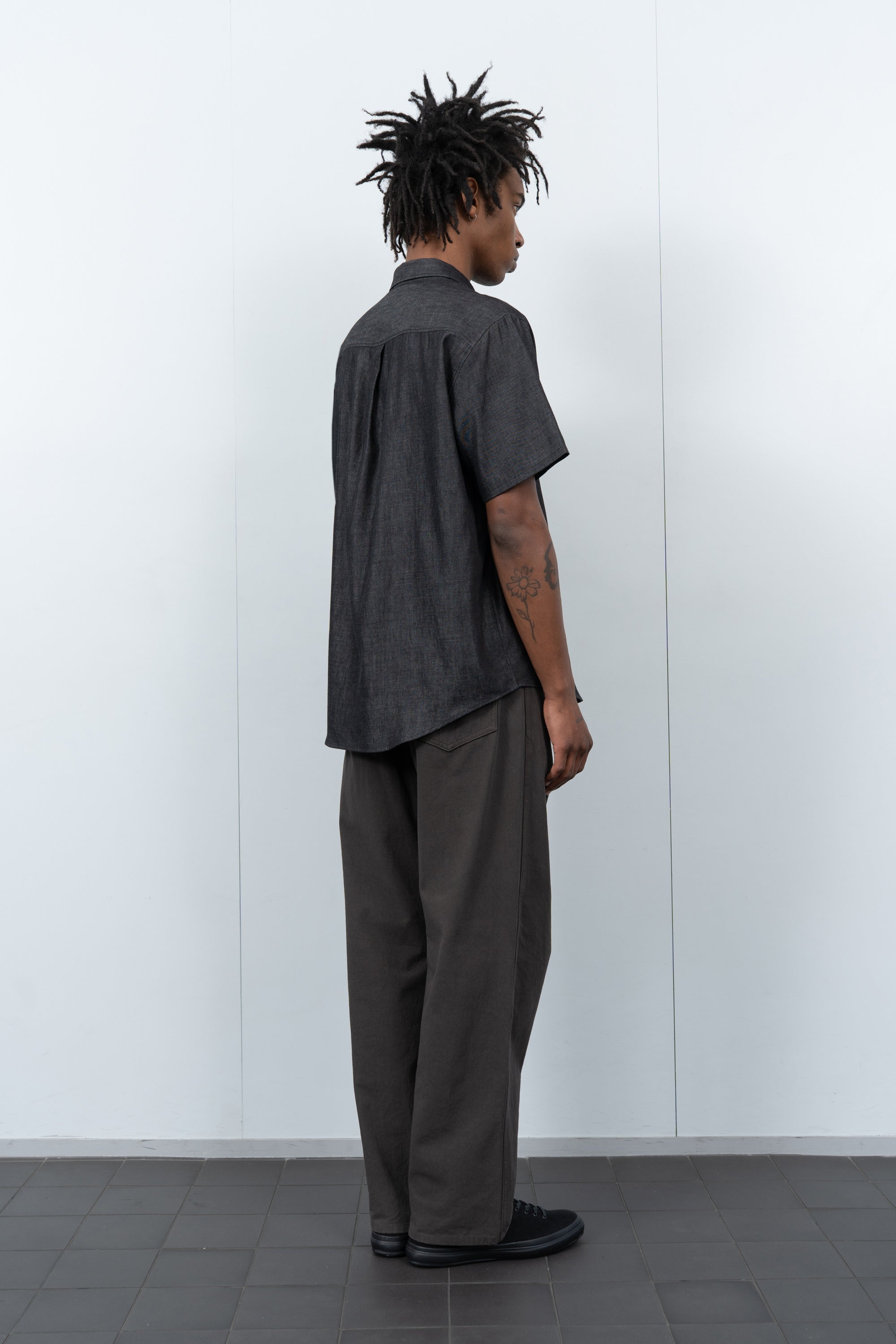 LYNN CHAMBRAY S/S SHIRT - BLACK CHAMBRAY