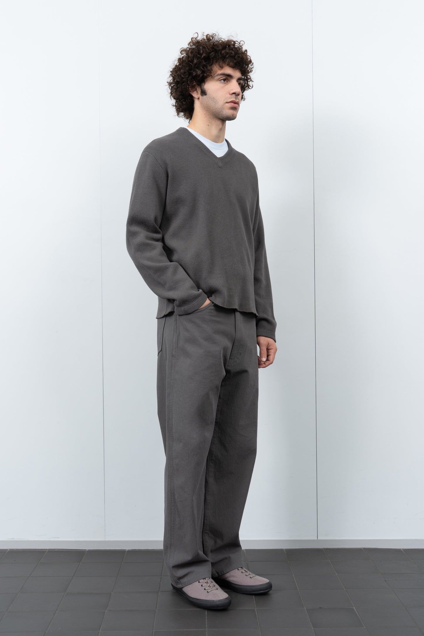 CROPPED V-NECK SWEATER - PEWTER