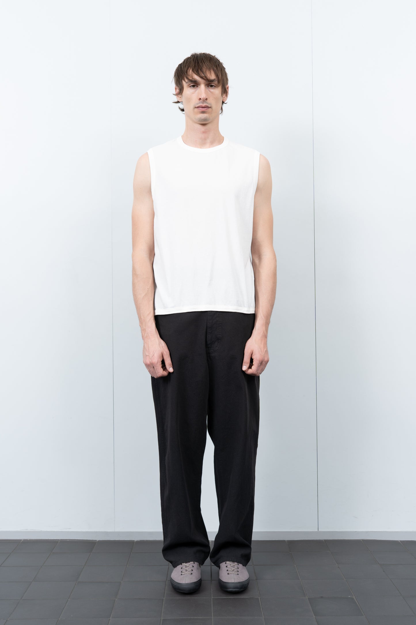 SLEEVELESS T-SHIRT - WHITE