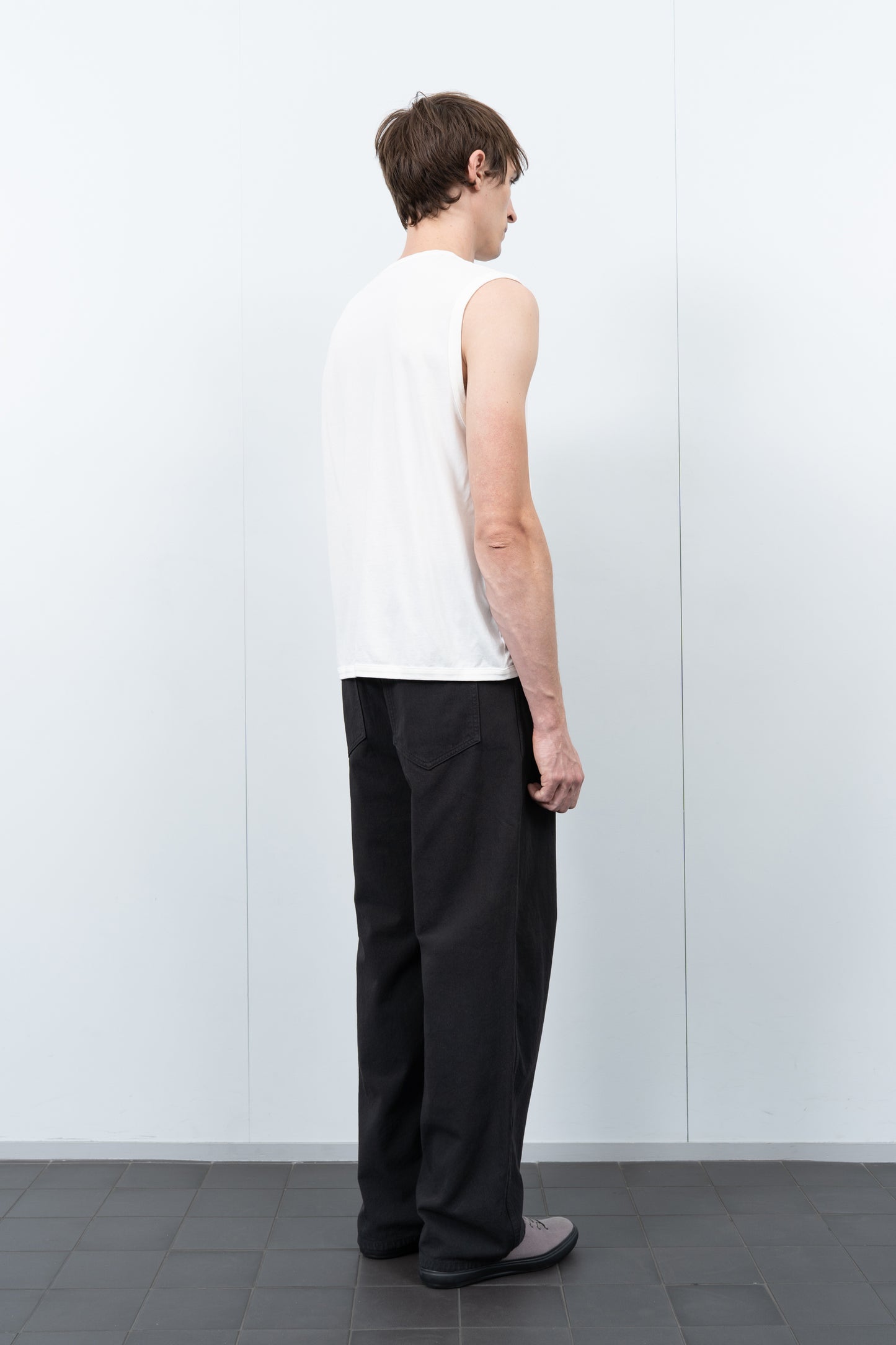 SLEEVELESS T-SHIRT - WHITE