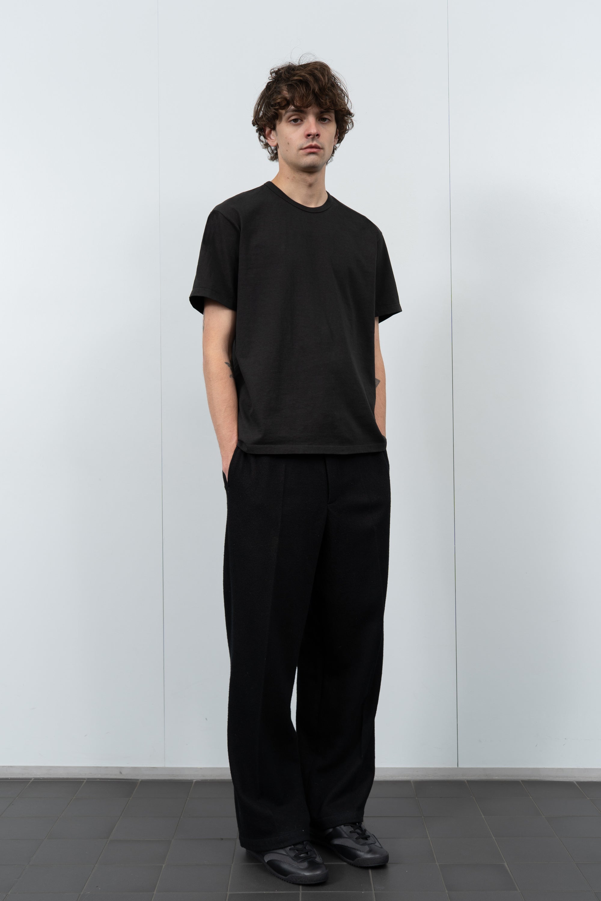 Close-up of collar of LW101 Our T-shirt in Shadow