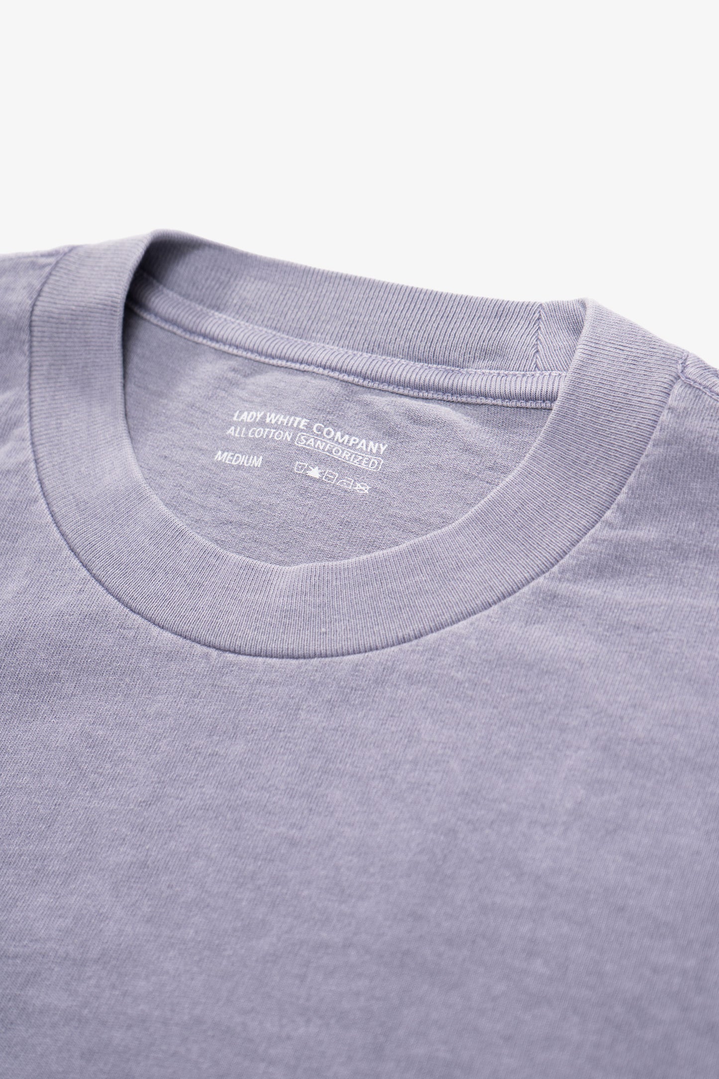 Close-up of collar of LW102 Municipal T-shirt in lilac grey