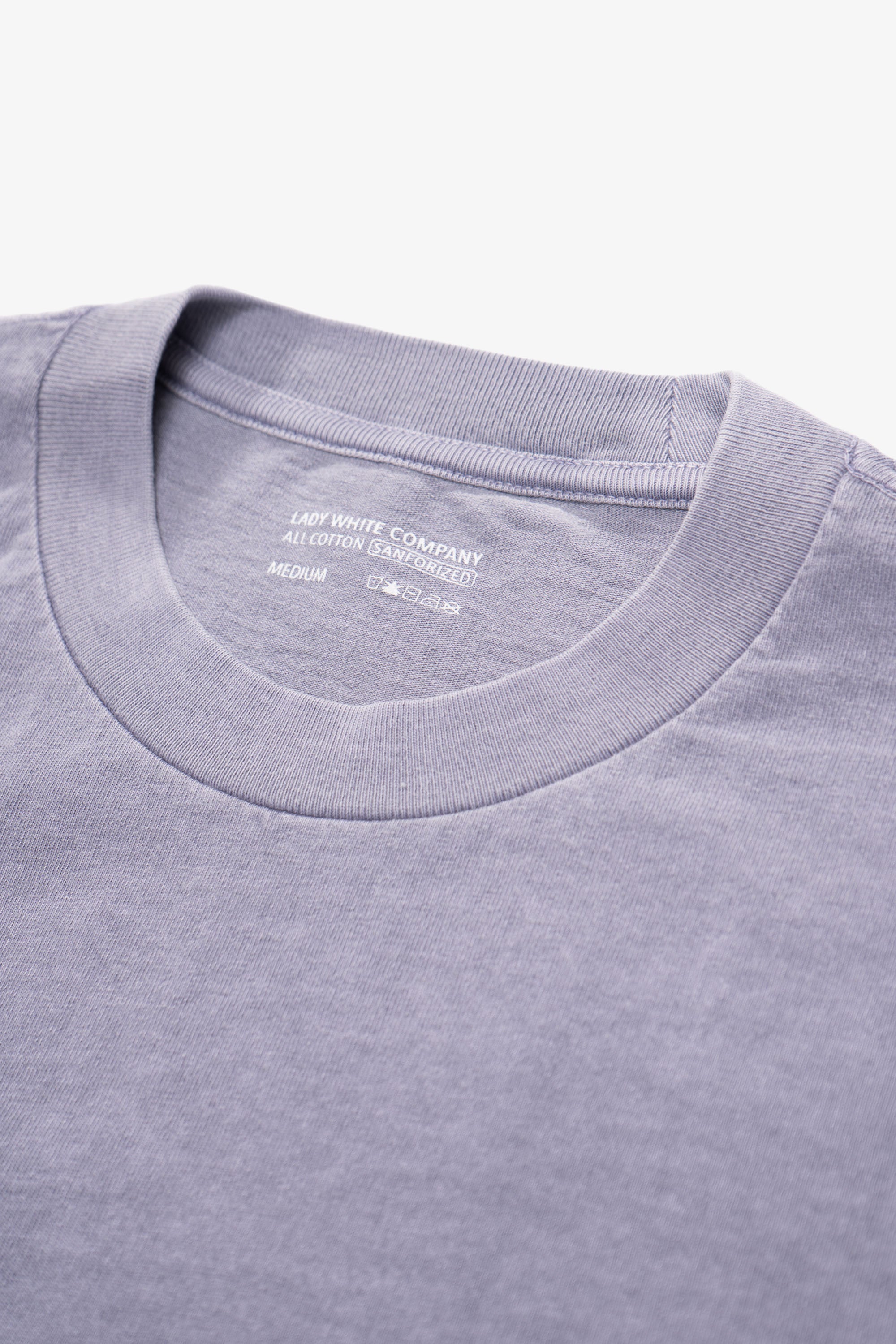Close-up of collar of LW102 Municipal T-shirt in lilac grey