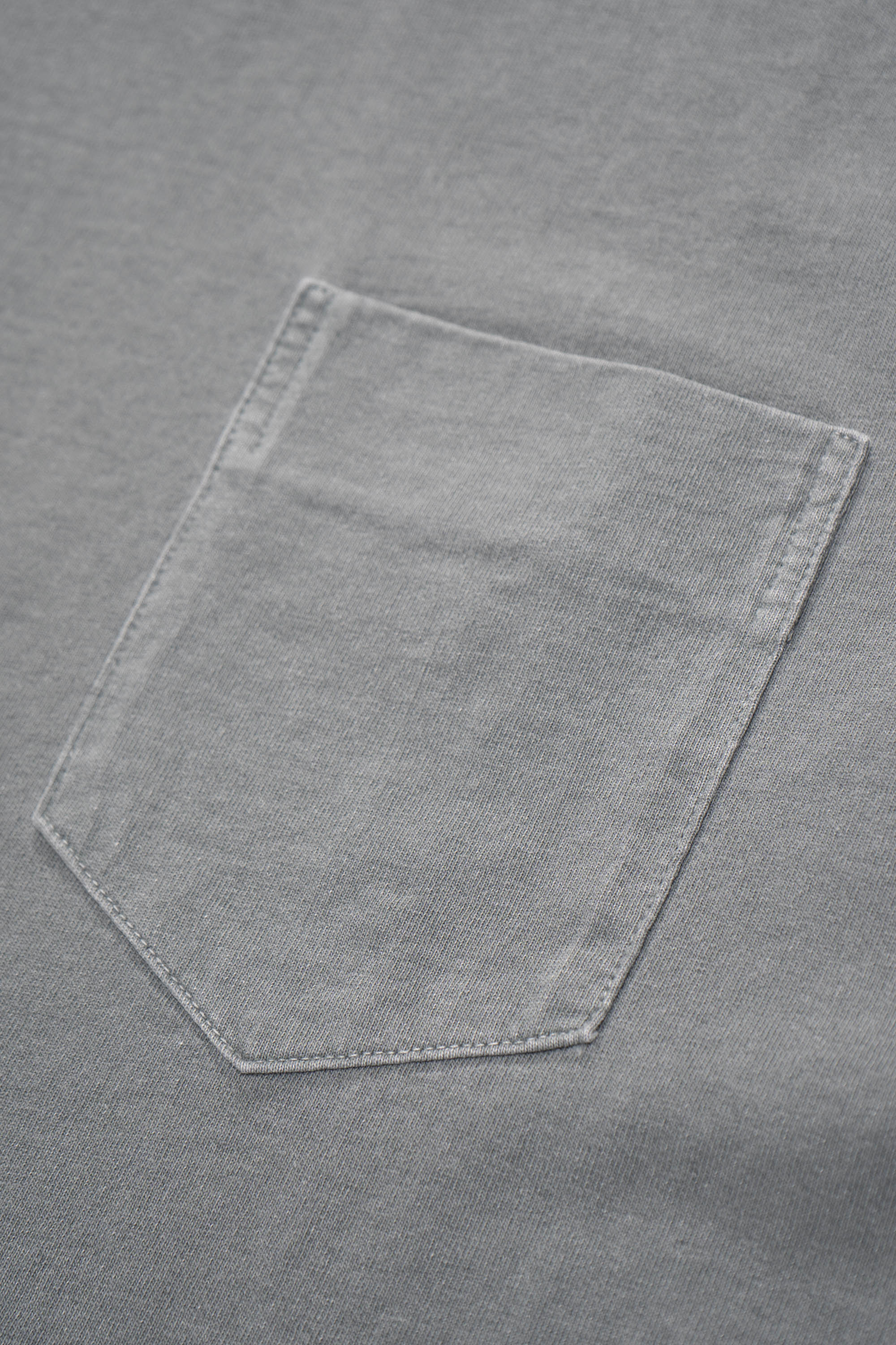 Close-up of pocket of LW103 Municipal Pocket T-shirt in pigment kelp