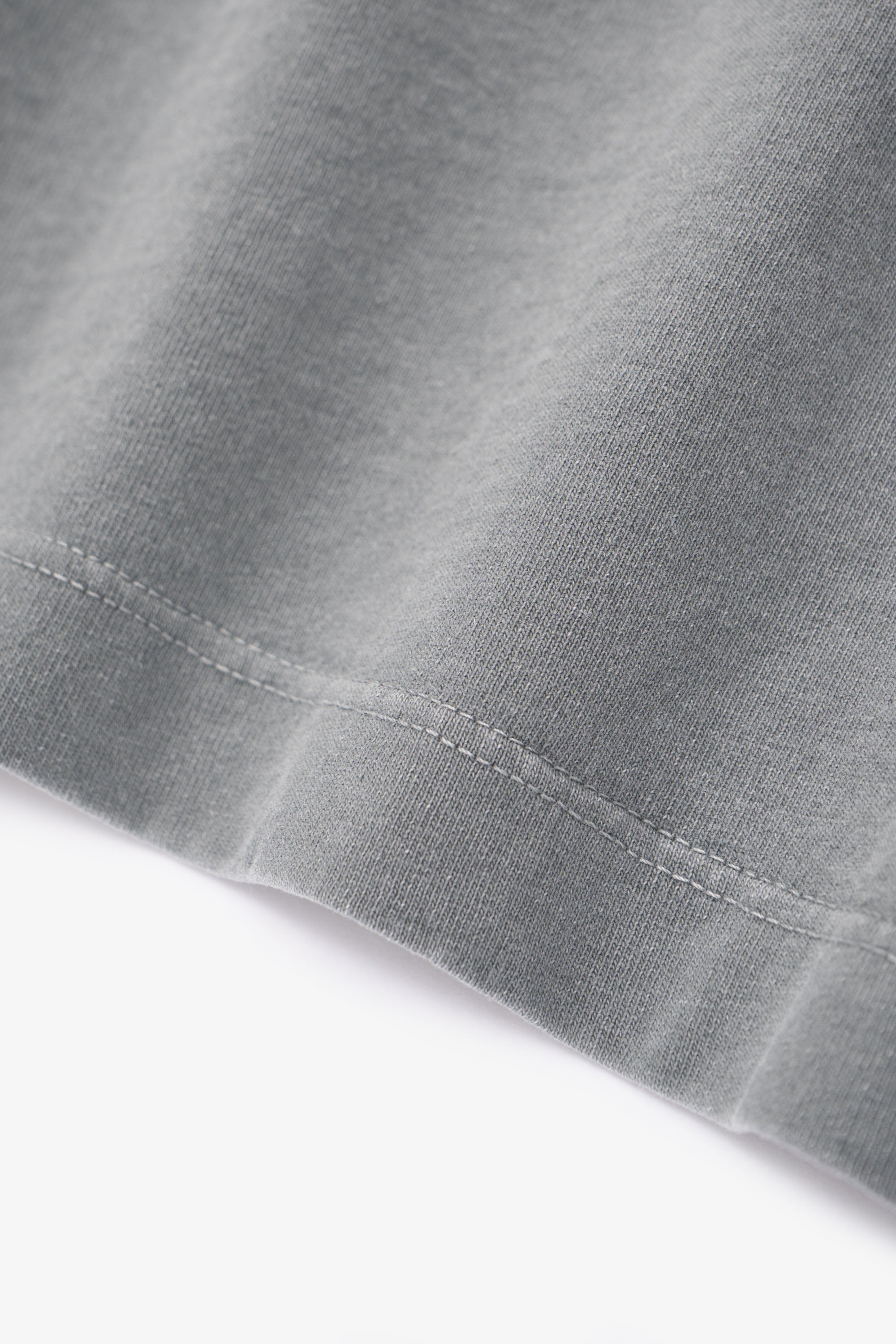 Close-up of fabric ripple of LW103 Municipal Pocket T-shirt in pigment kelp