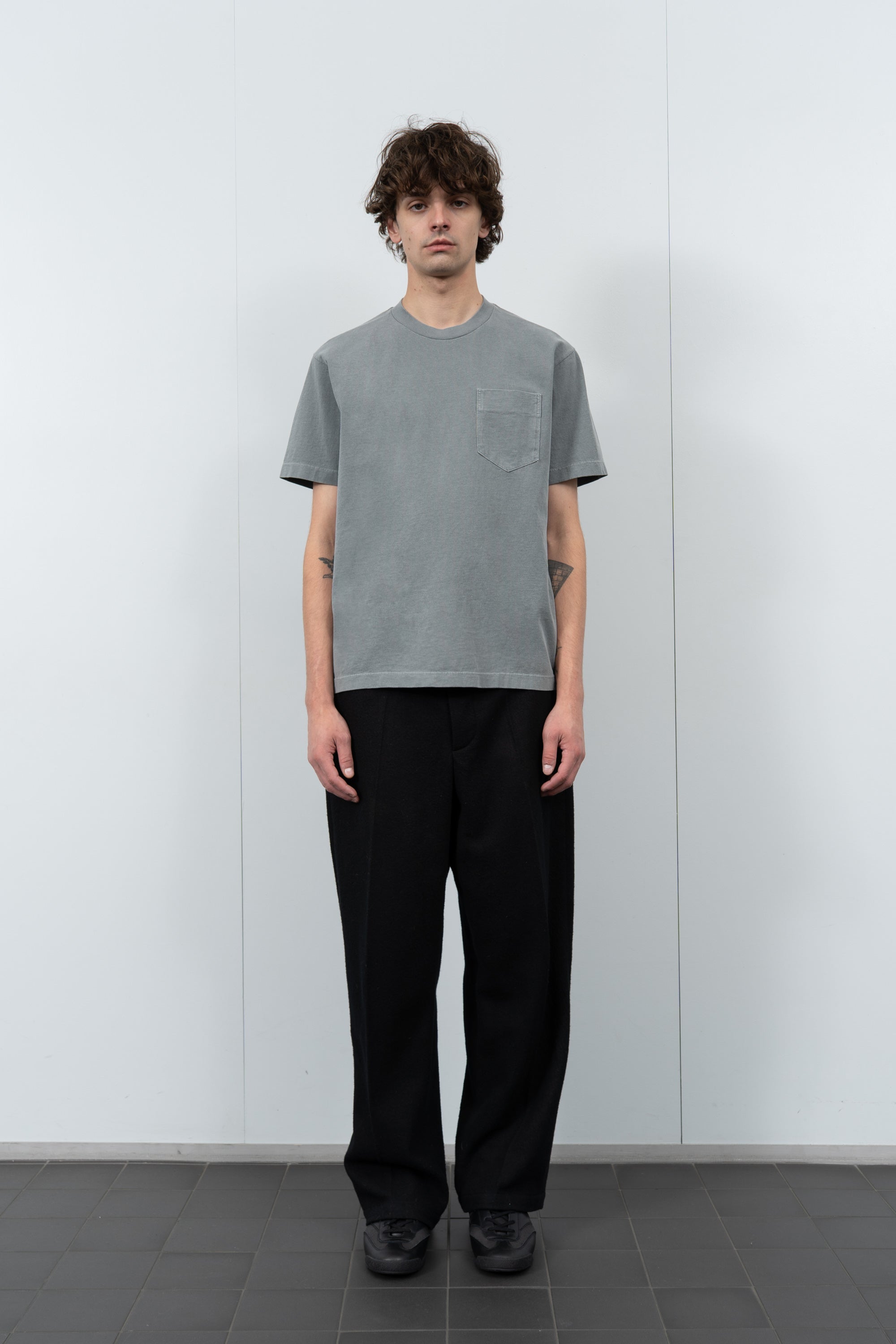 Model poses in LW103 Municipal Pocket T-shirt in pigment kelp
