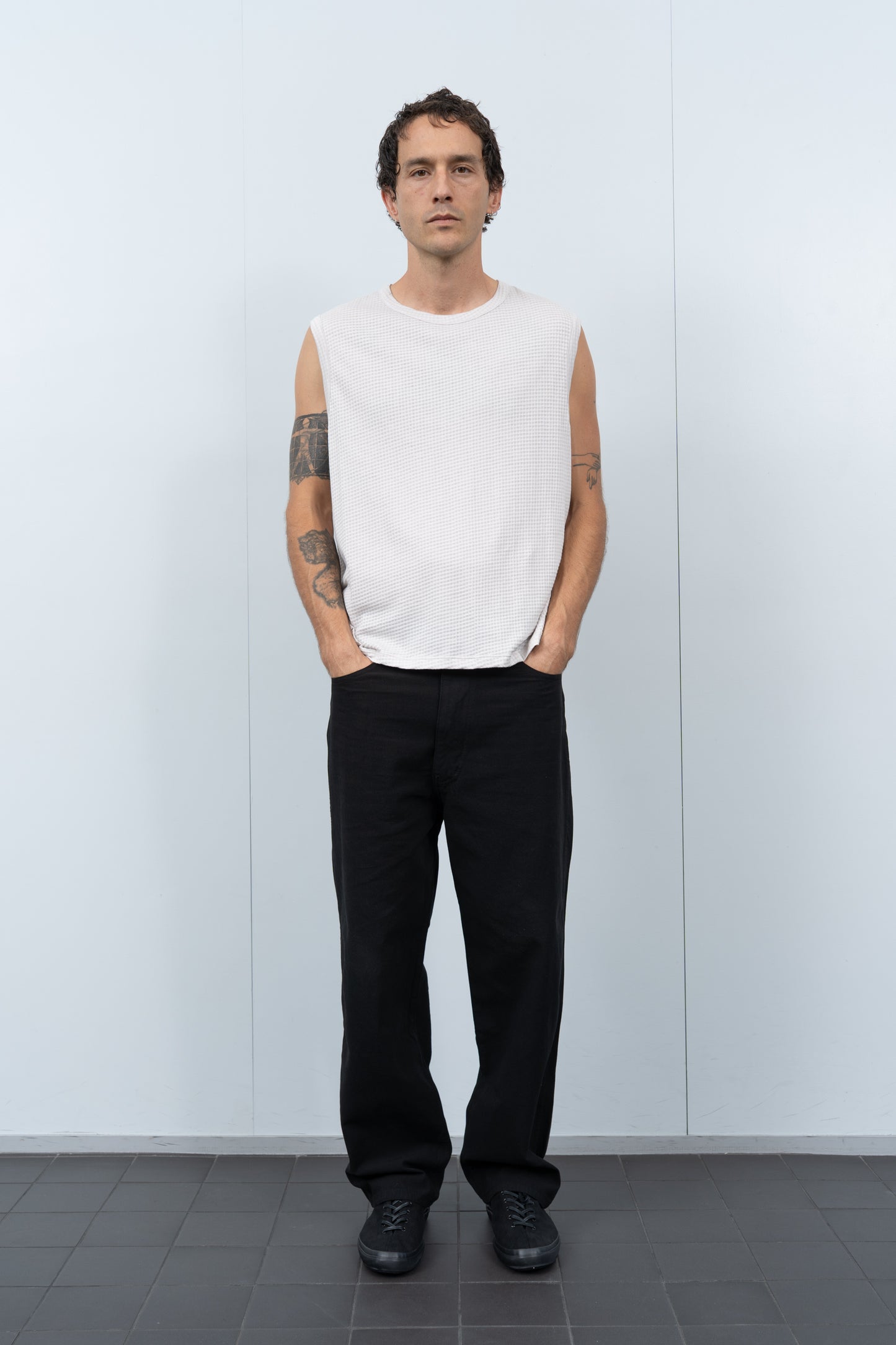 SHEER GAUZE SLEEVELESS T-SHIRT - SOLAR GREY