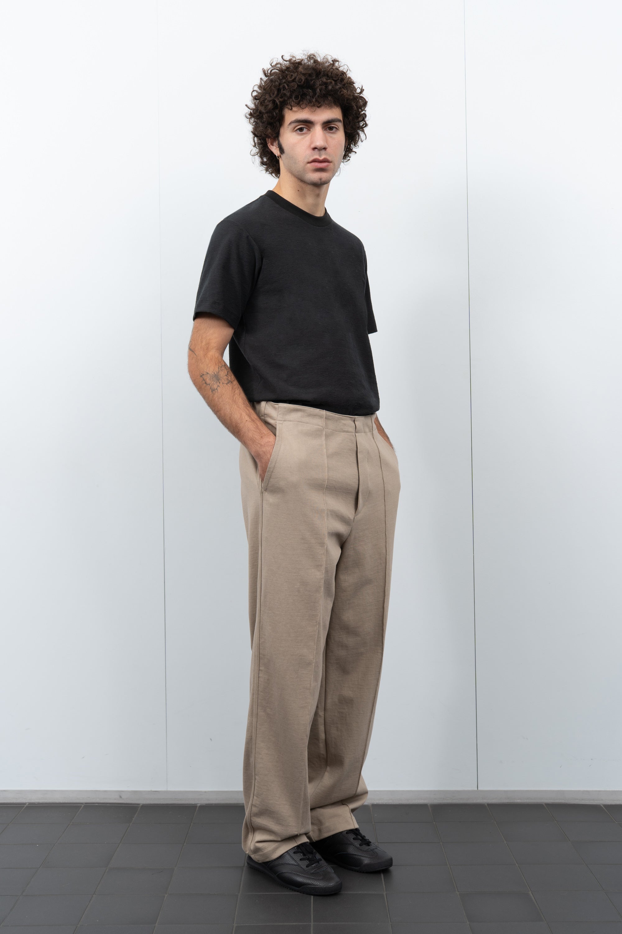 LW1199R Jersey Band Pants on a model
