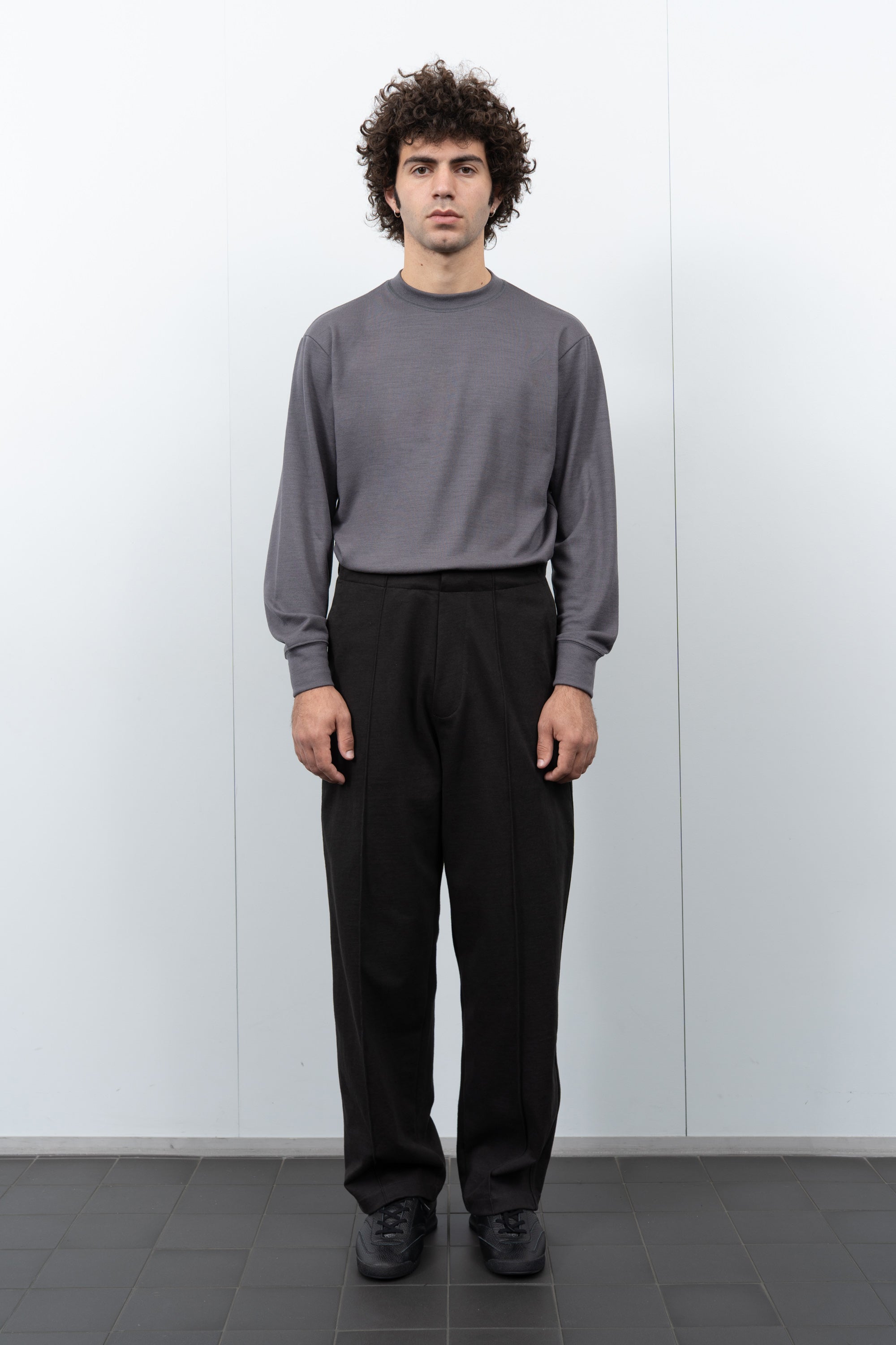 LW1199R Jersey Band Pants on a model