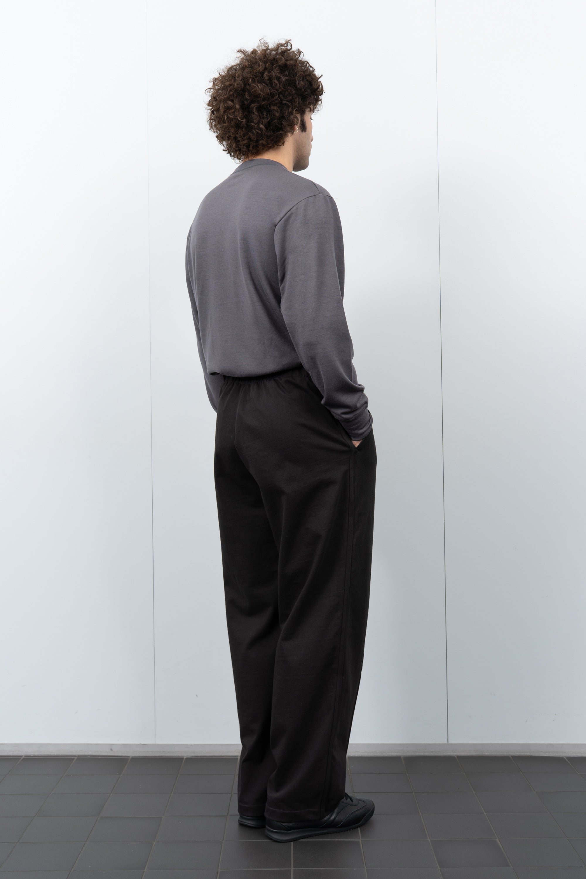 LW1199R Jersey Band Pants on a model