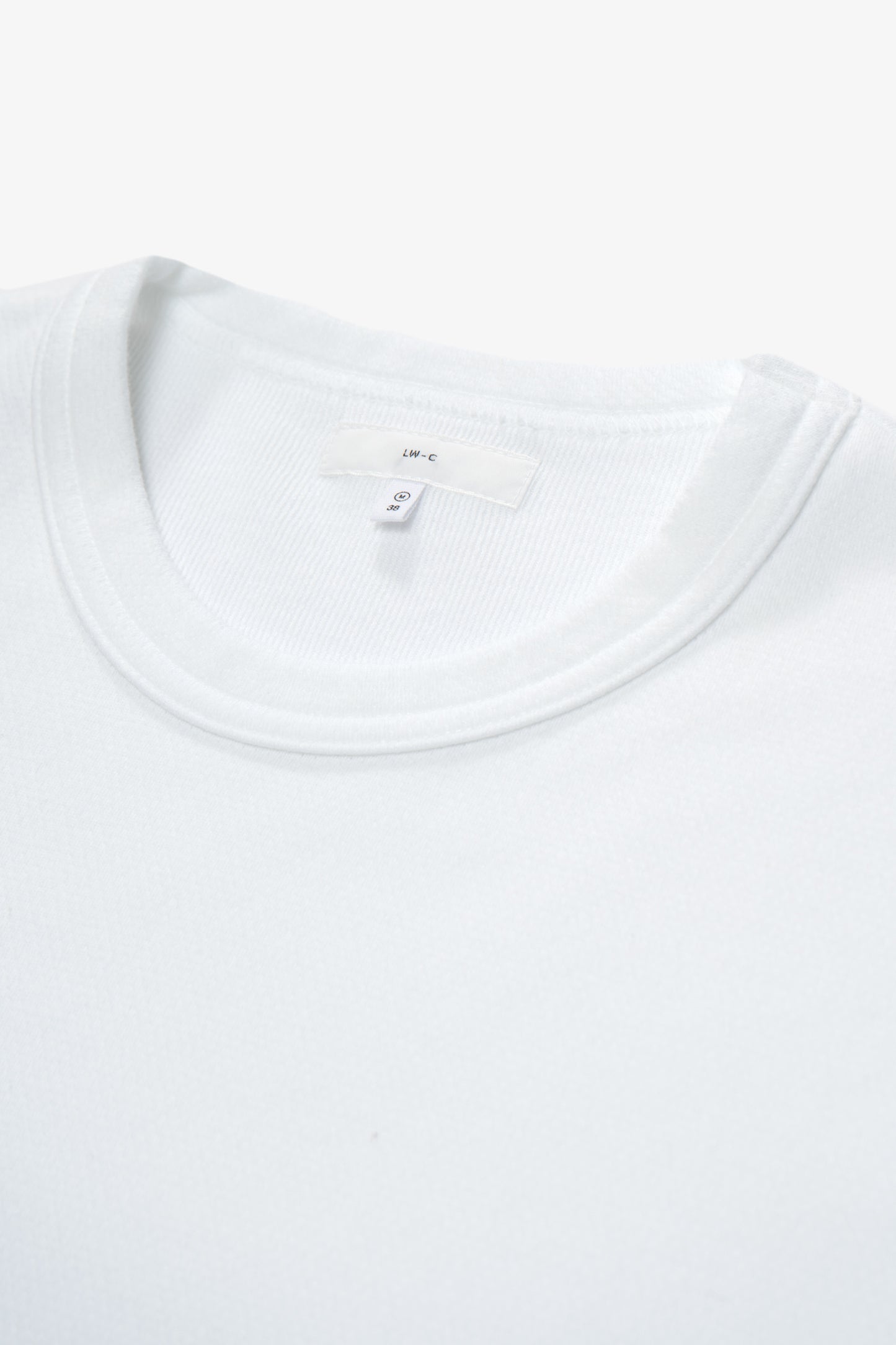 Collar detail of LW134T T-shirt in White