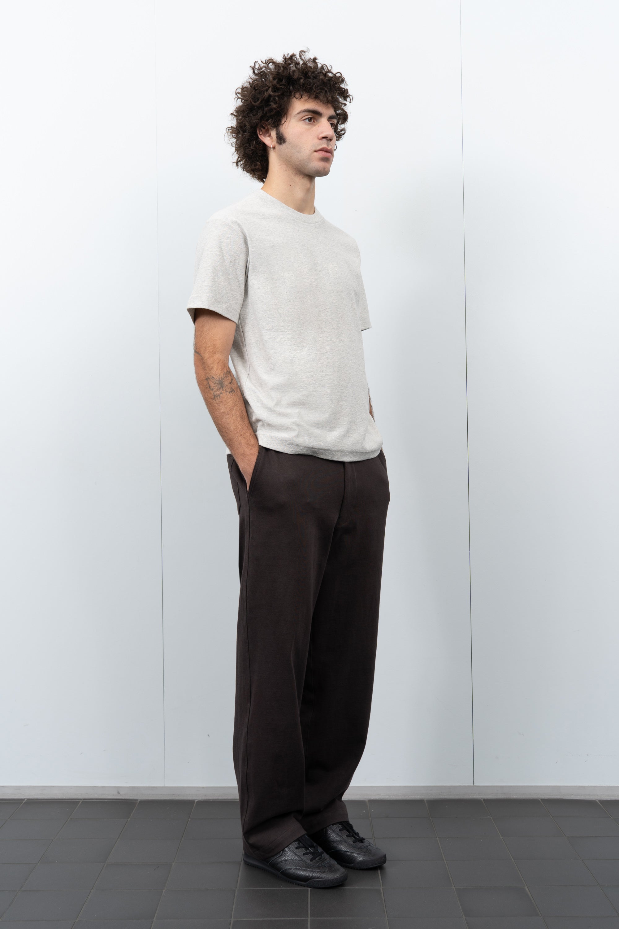 LW160 Nep T-shirt on a model
