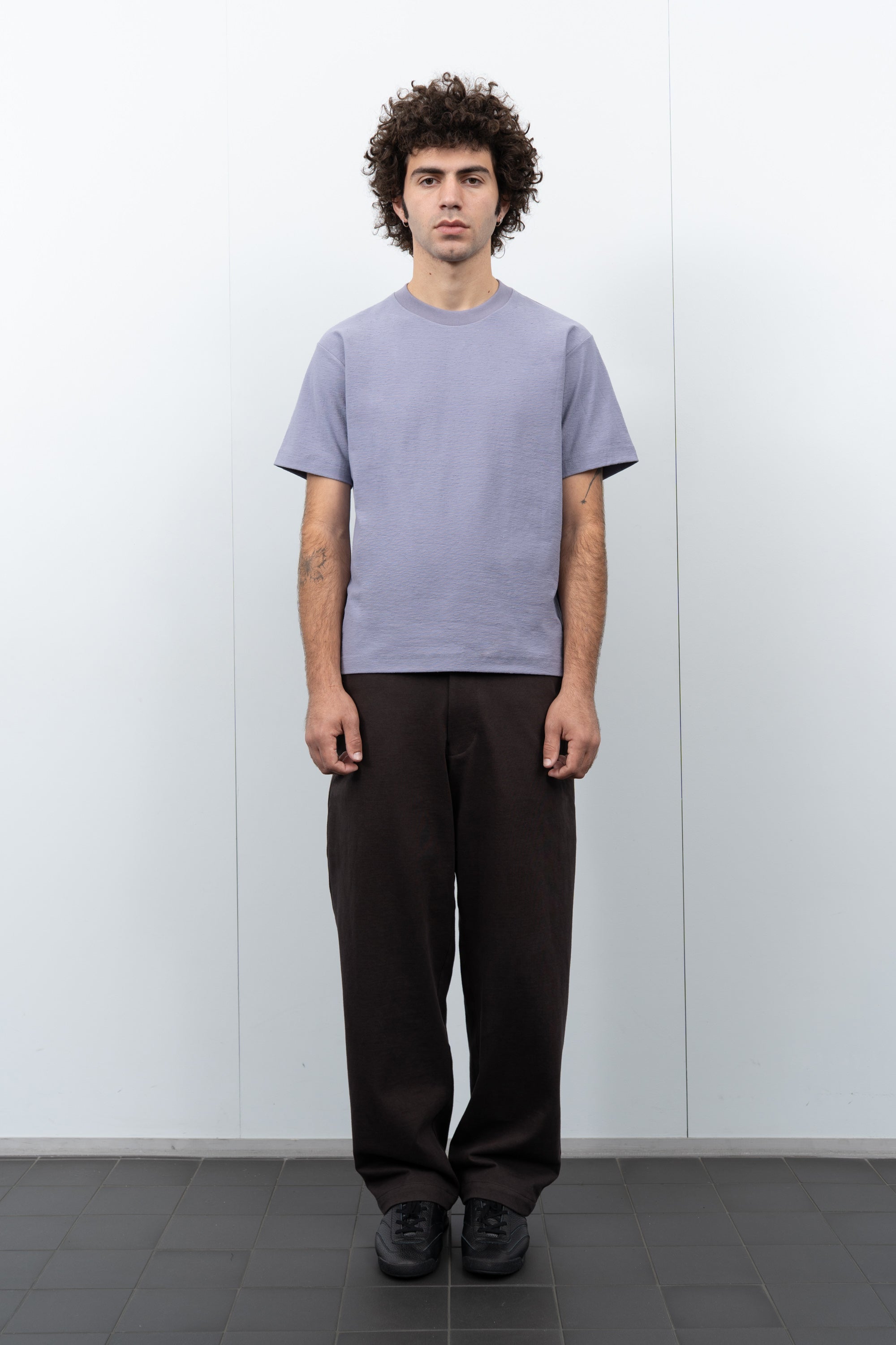 LW160 Nep T-shirt on a model
