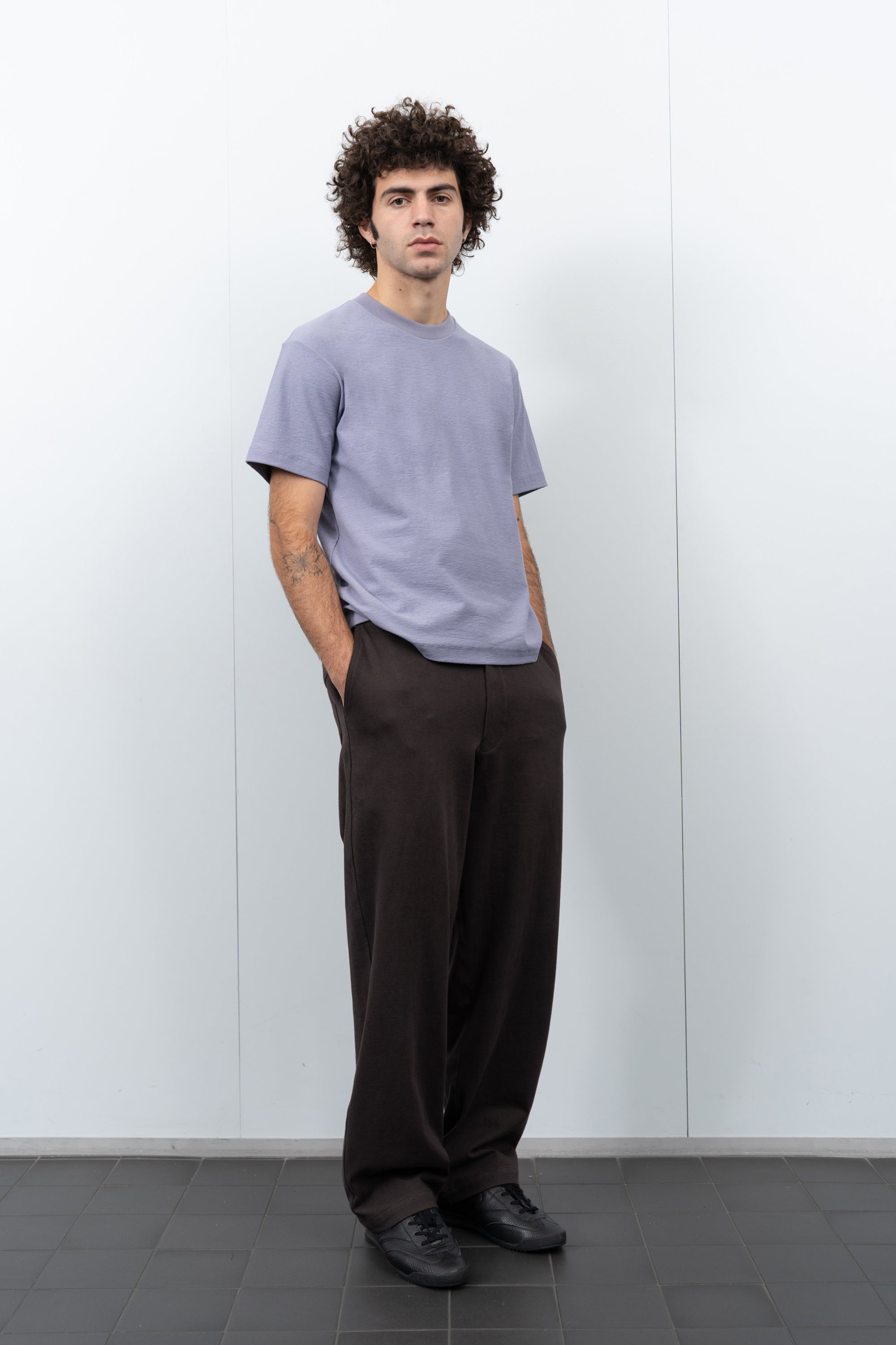 LW160 Nep T-shirt on a model