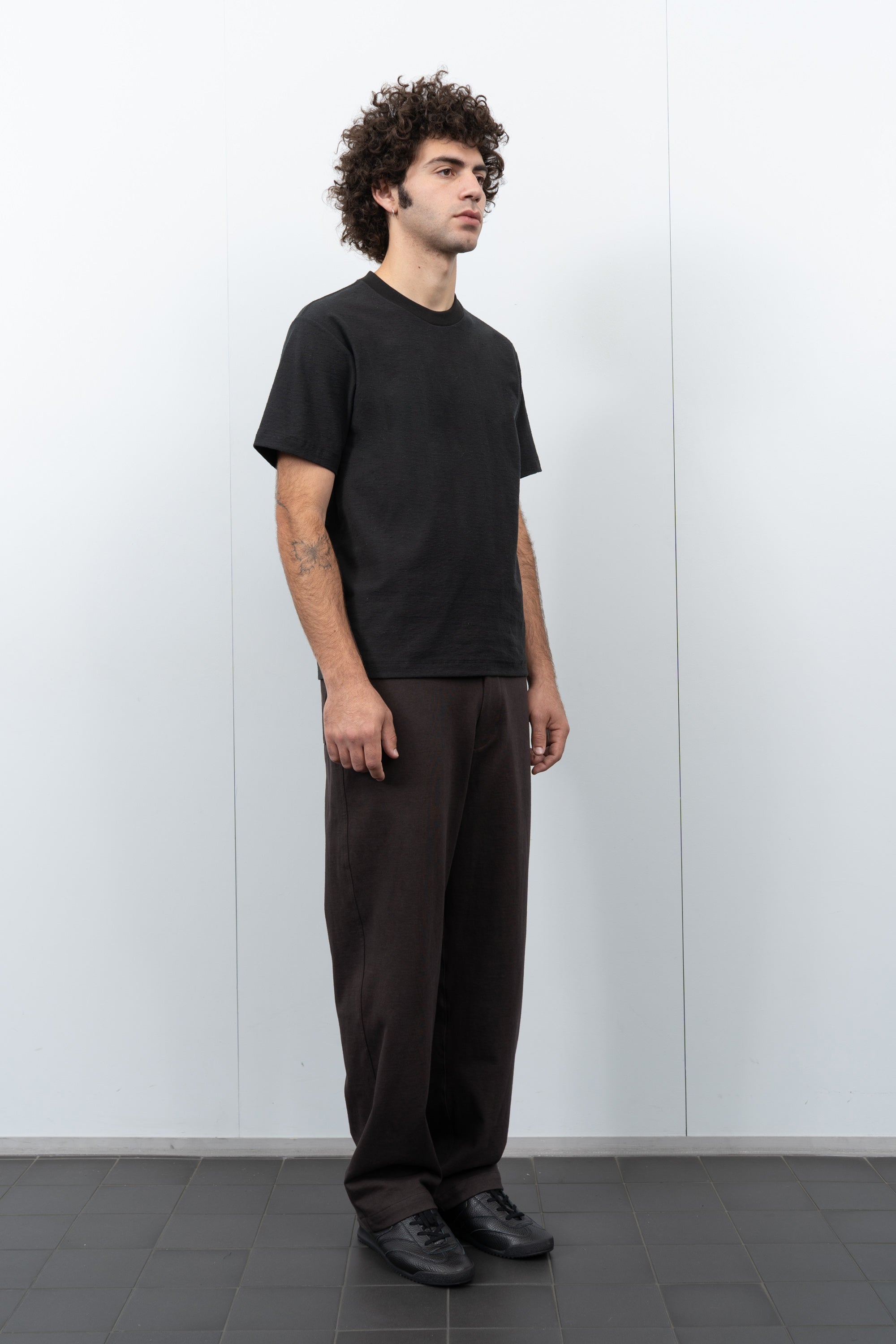 LW160 Nep T-shirt on a model