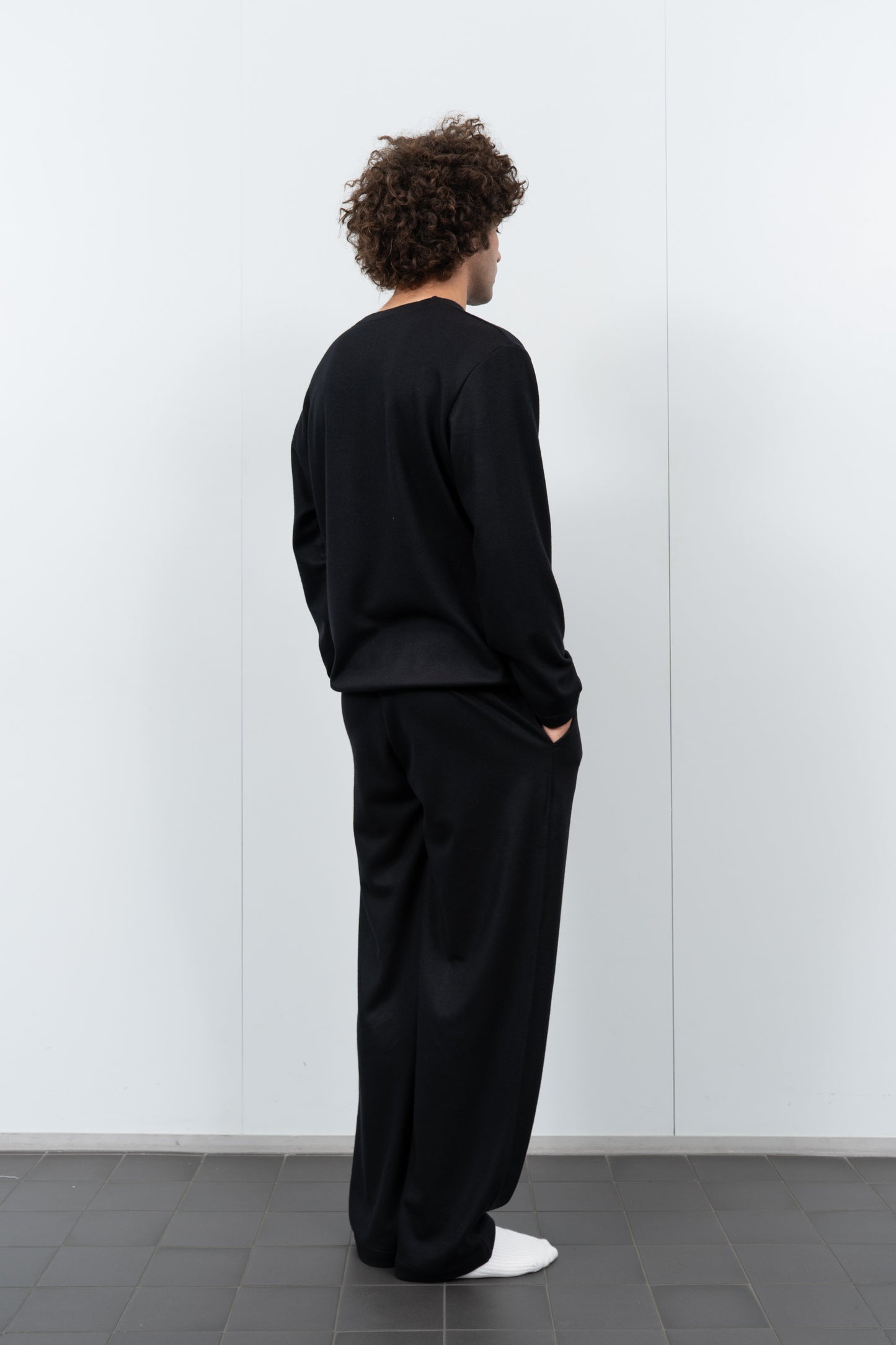 LW1700 Wool Sleepers Set on a model