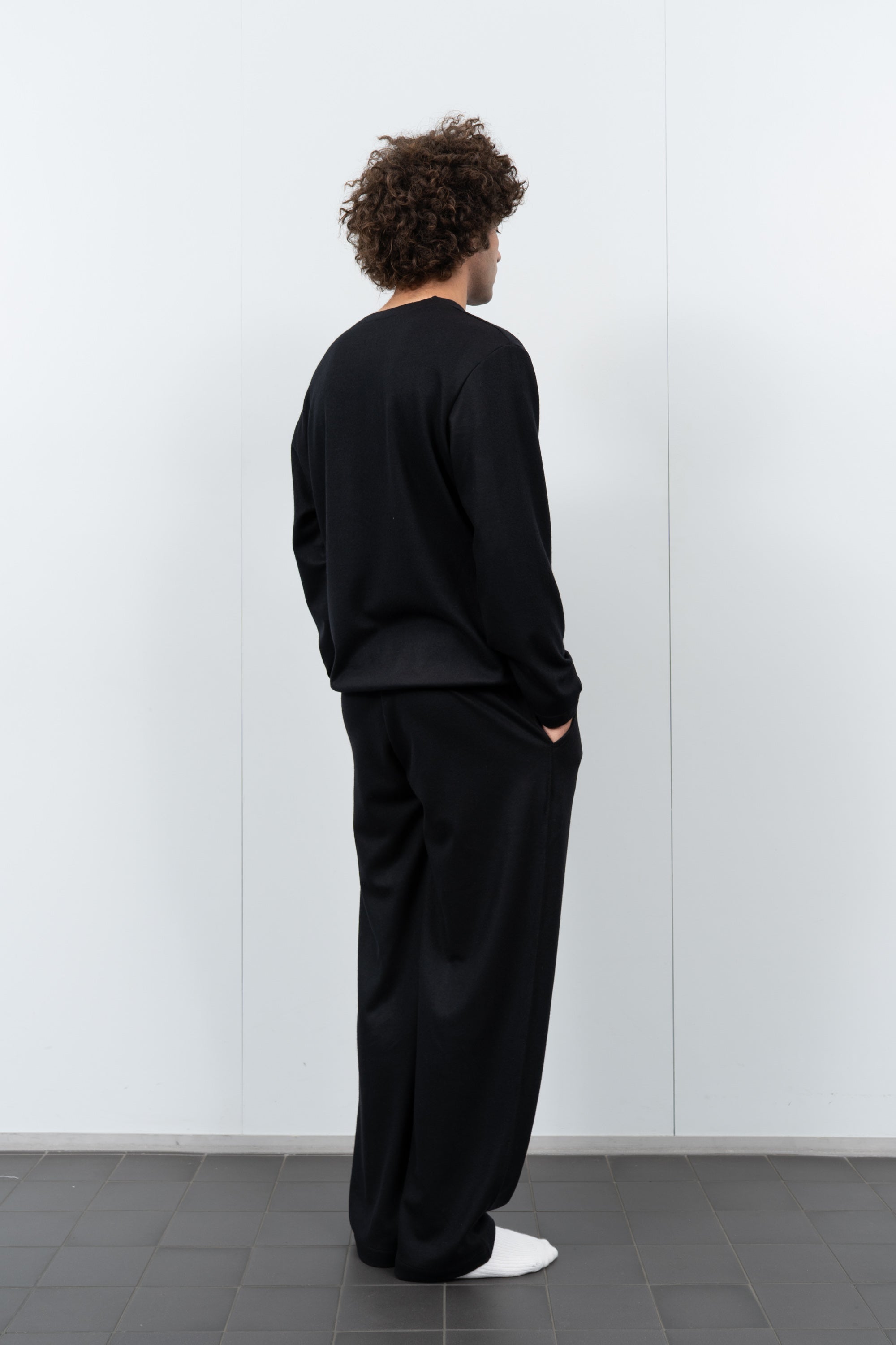 LW1700 Wool Sleepers Set on a model