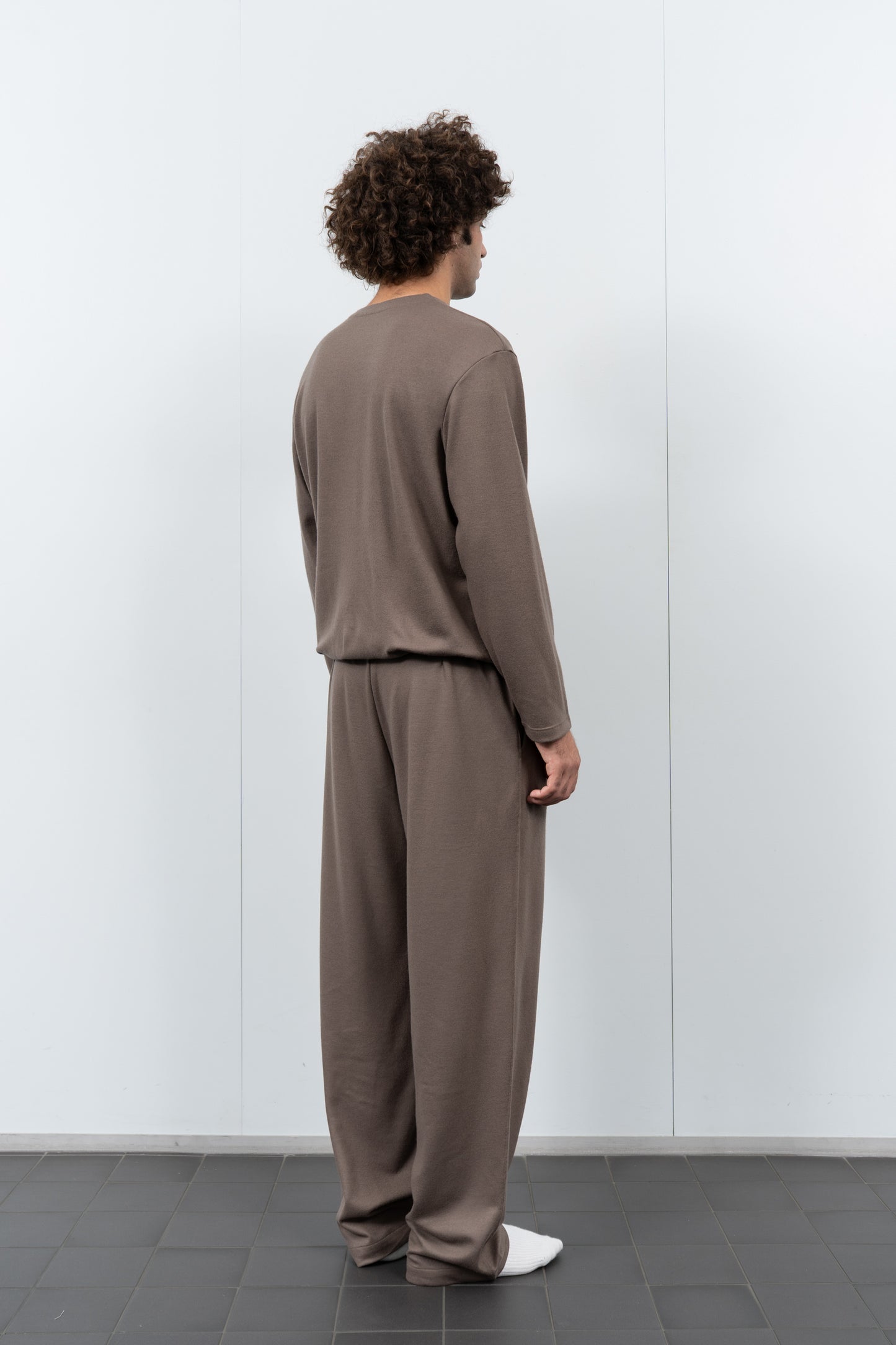 LW1700 Wool Sleepers Set on a model