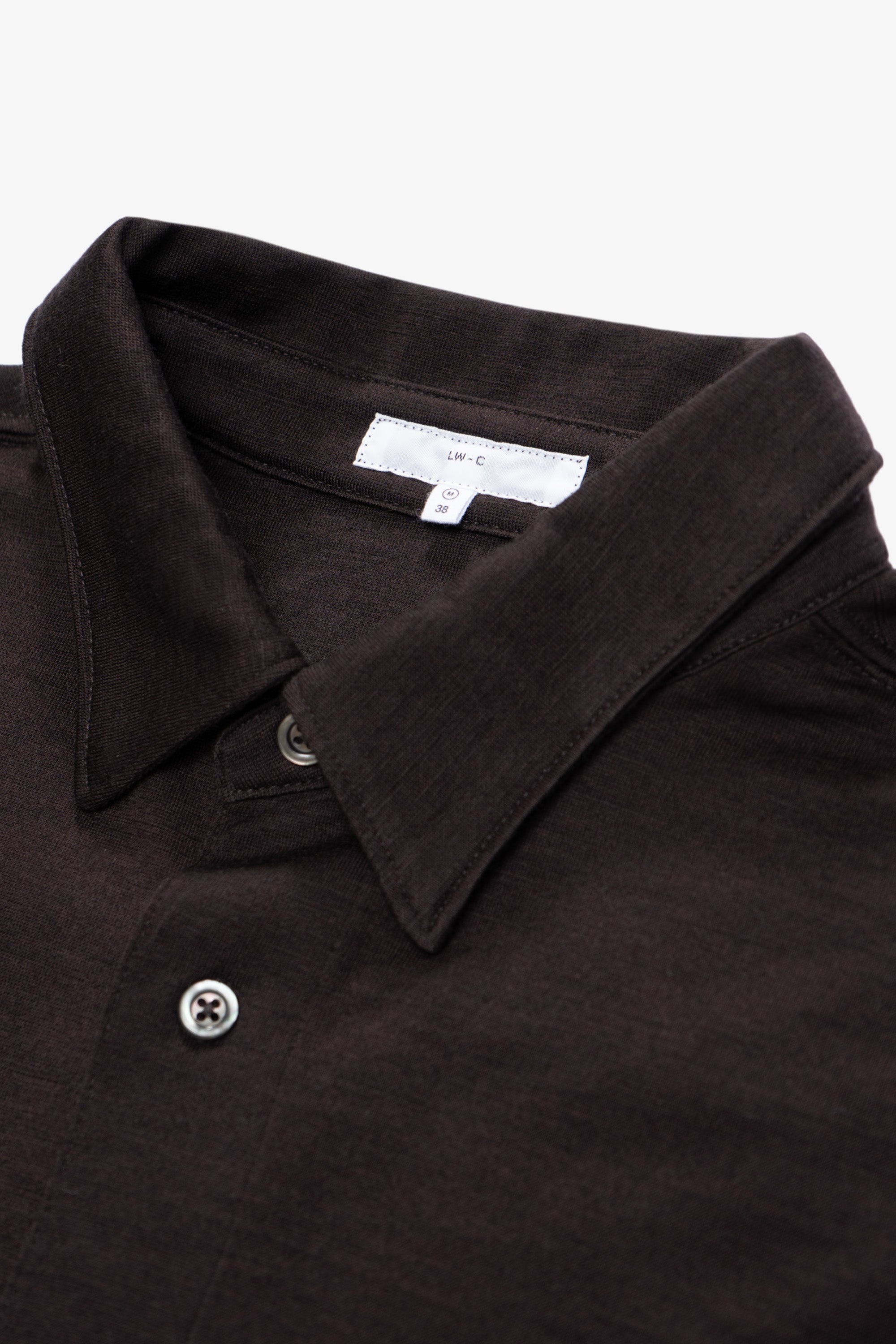 Close-up of collar of LW444W Wool Button up  in Woodberry