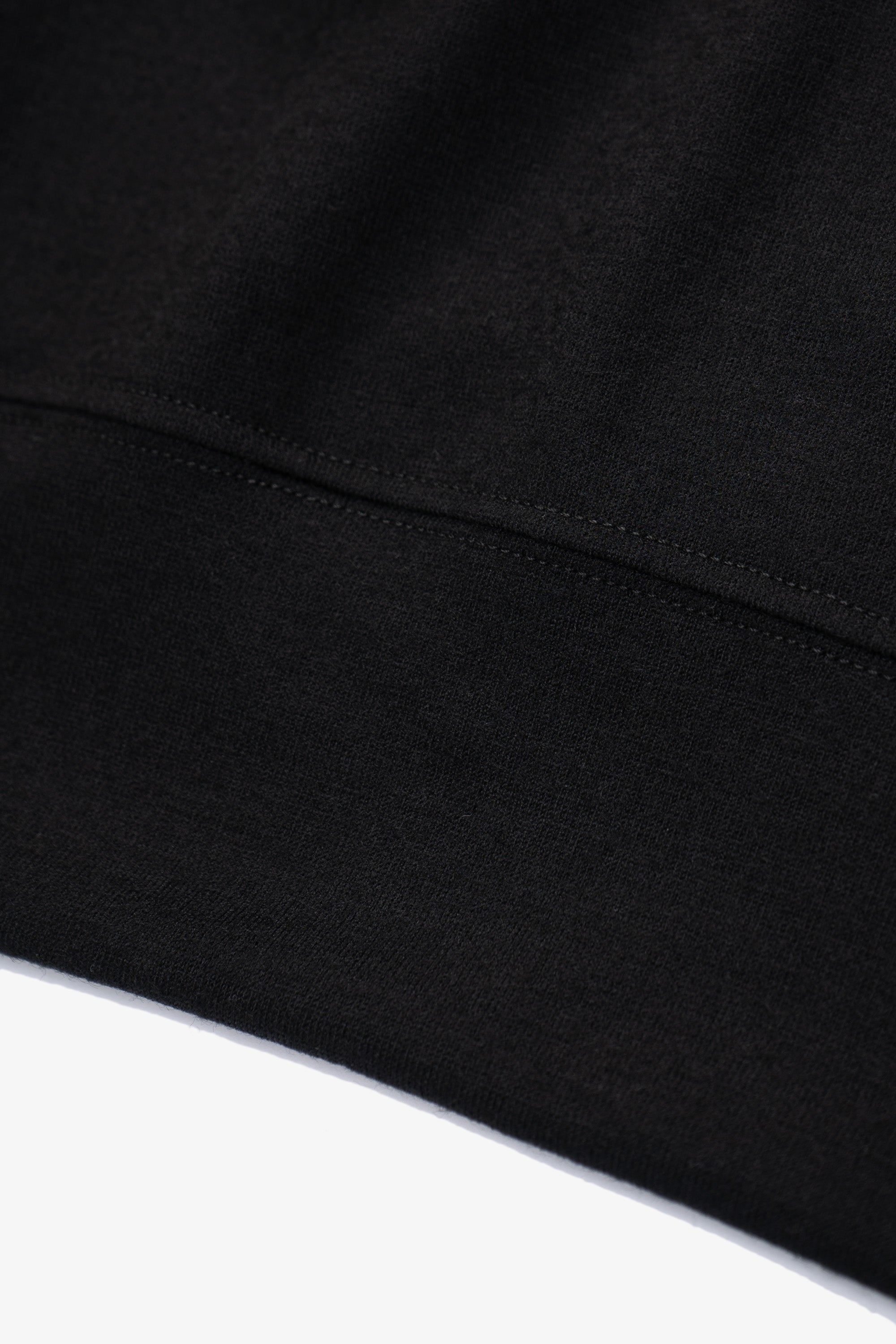 Close-up of waistband ribbing of LW601W Wool Jersey Sweater in black