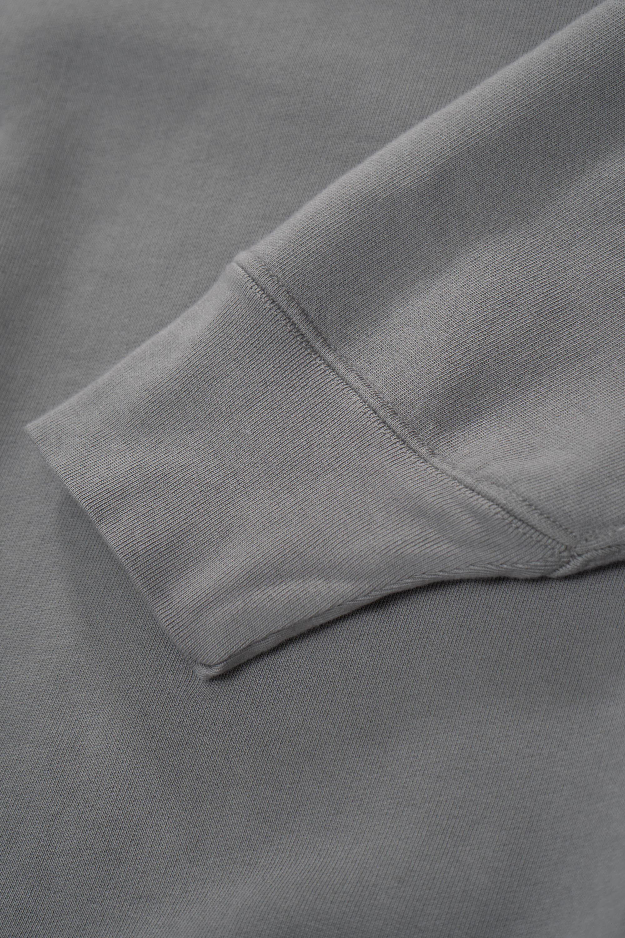 Cuff detail of LW615 Relaxed Sweatshirt