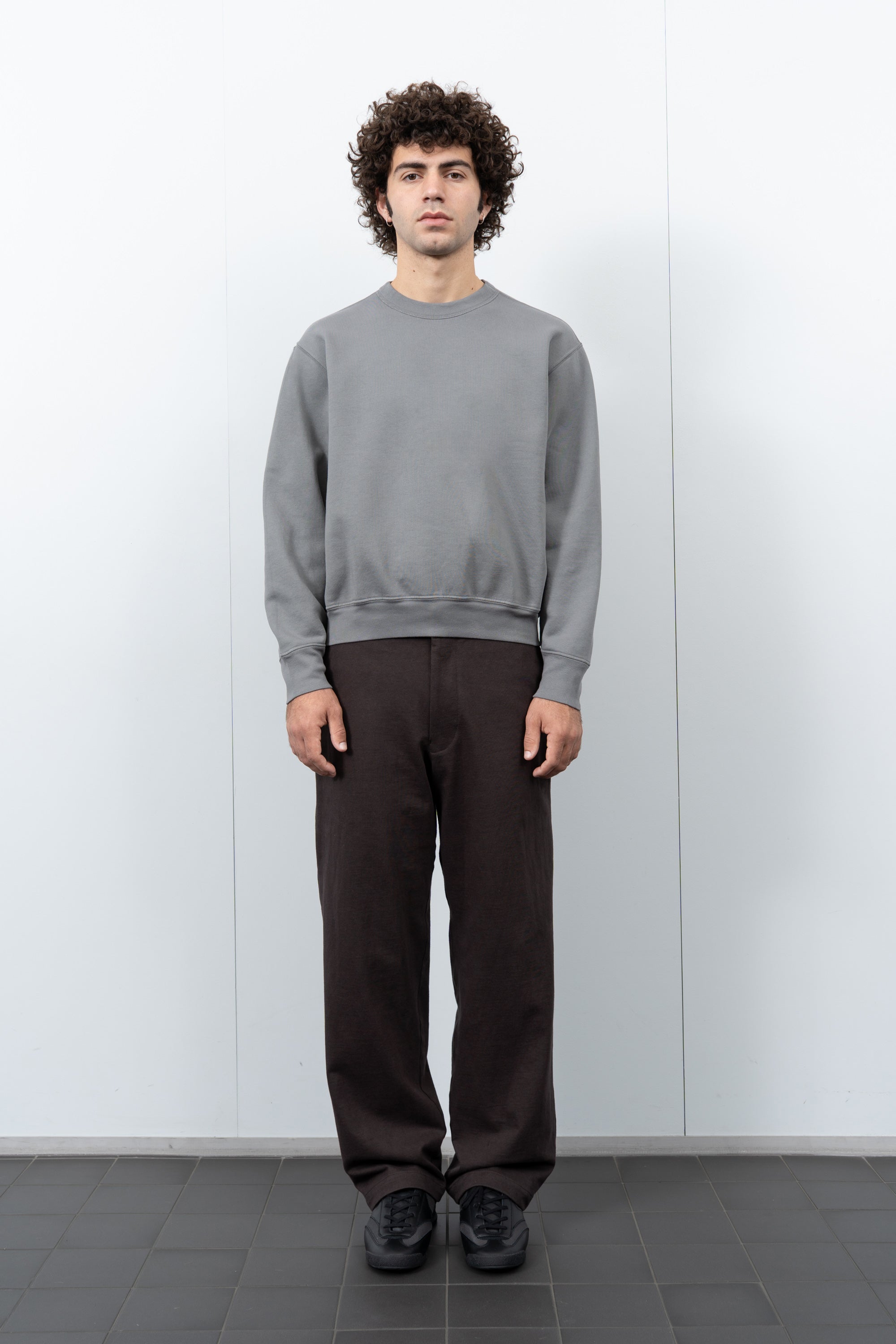 LW615 Relaxed Sweatshirt on a model