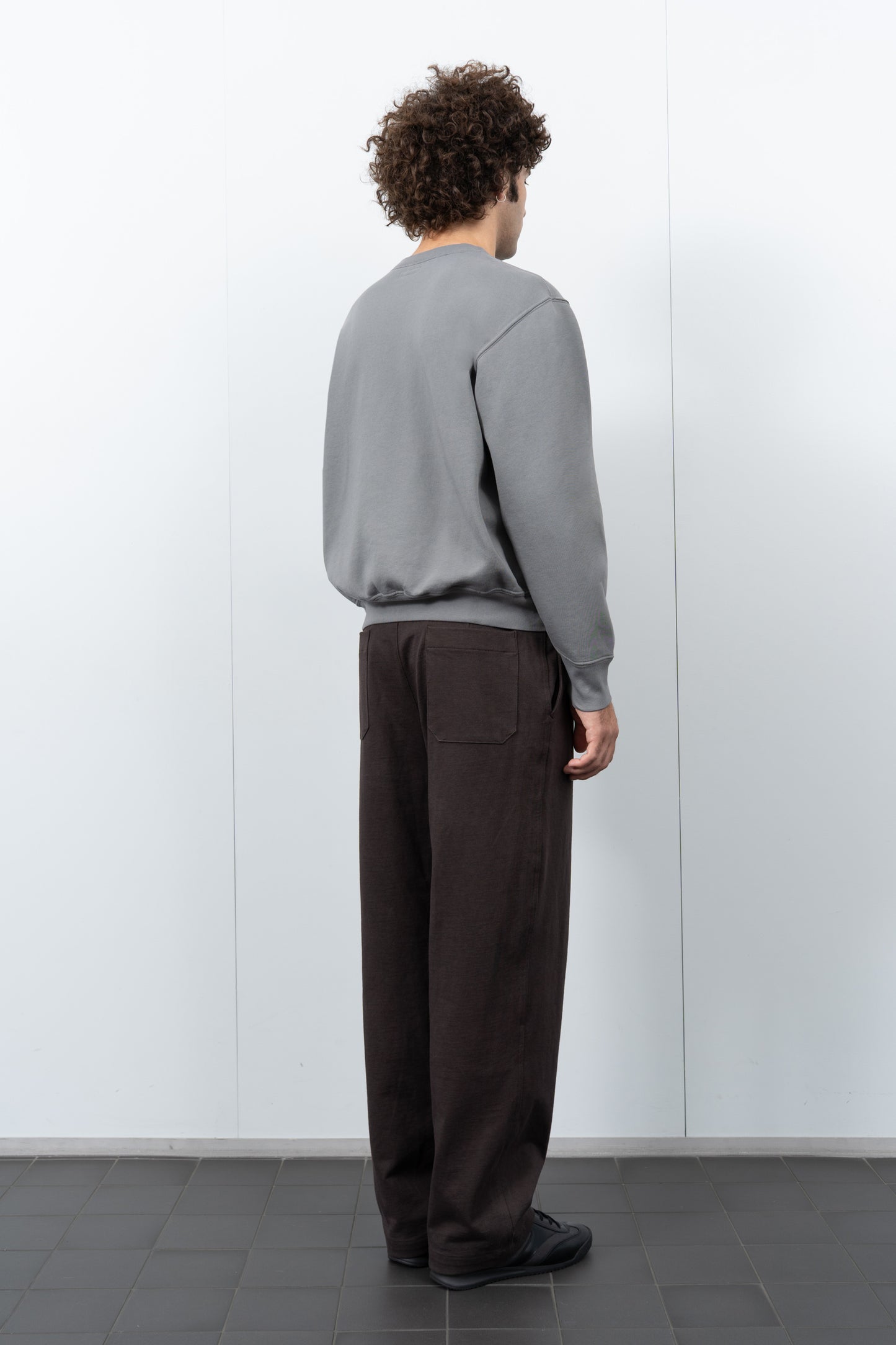 LW615 Relaxed Sweatshirt on a model
