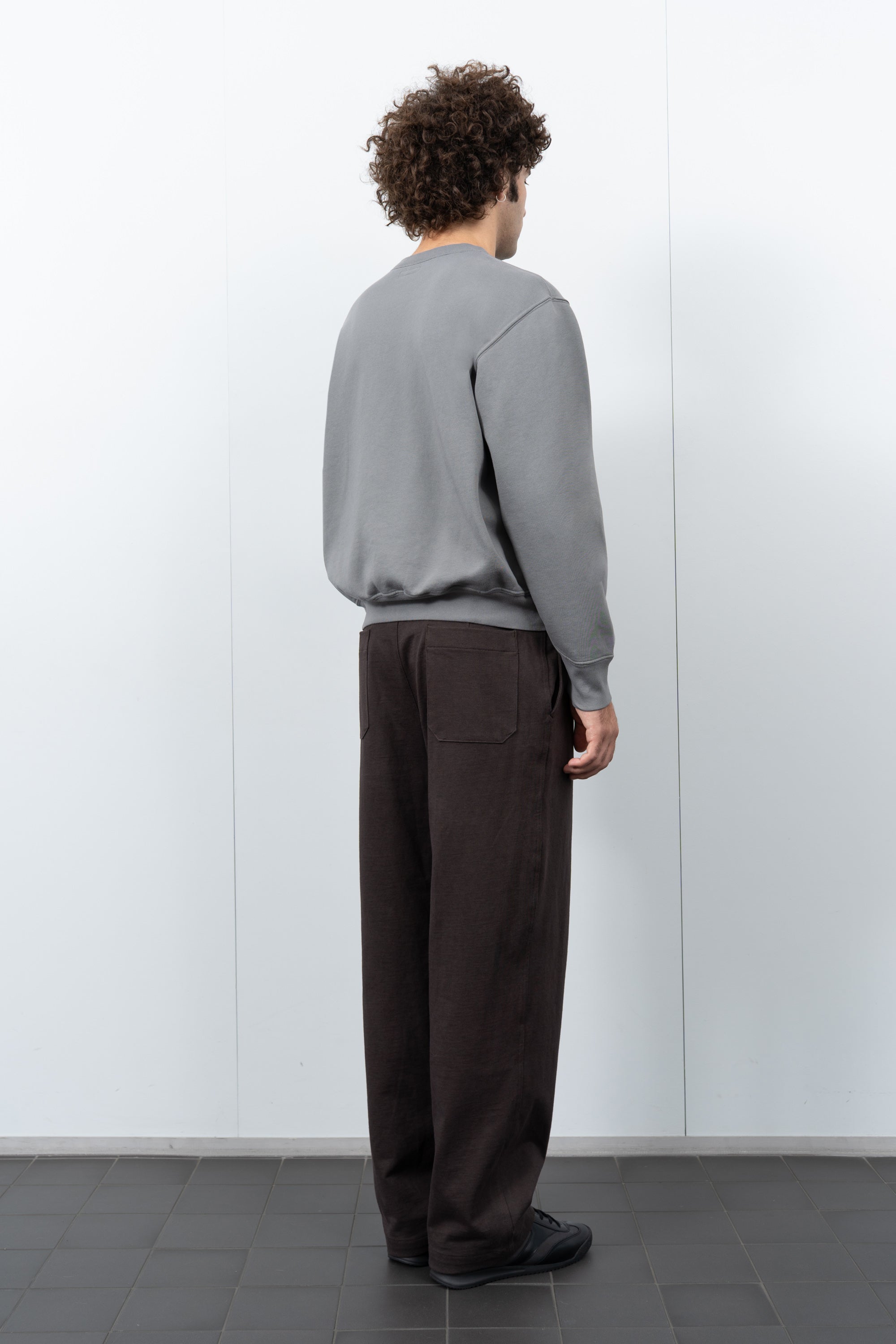 LW615 Relaxed Sweatshirt on a model