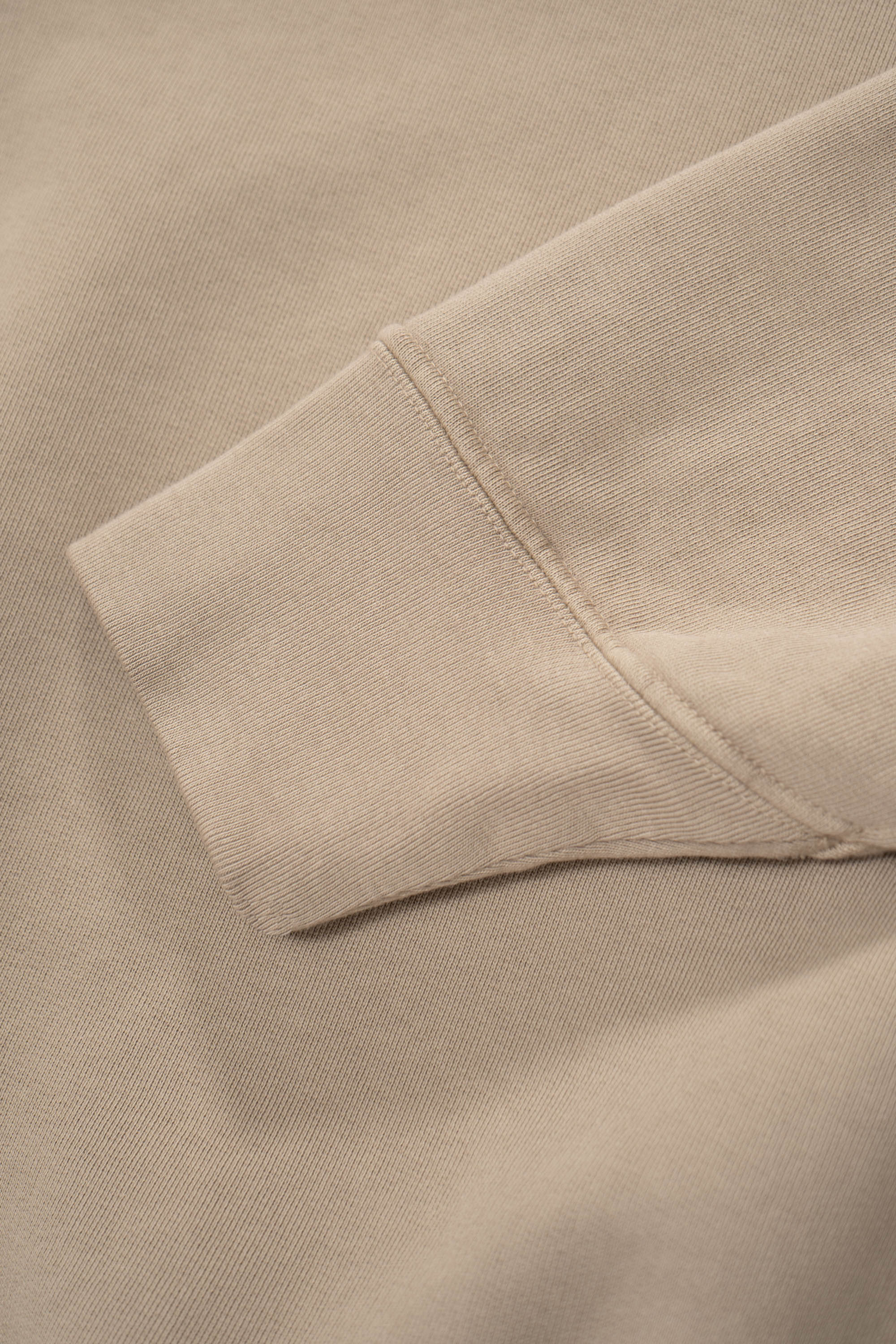 Hem detail of LW615 Relaxed Sweatshirt