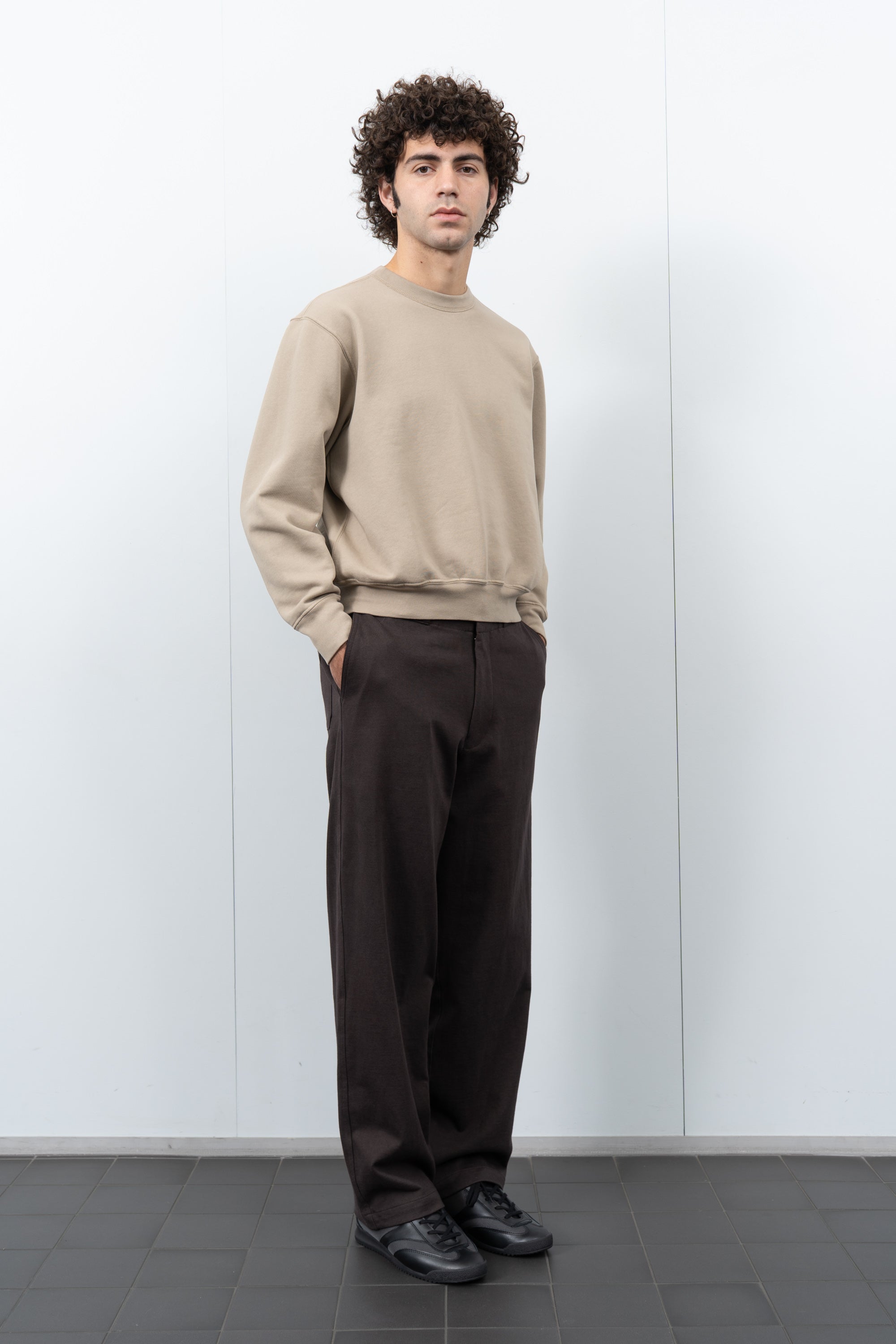 LW615 Relaxed Sweatshirt on a model